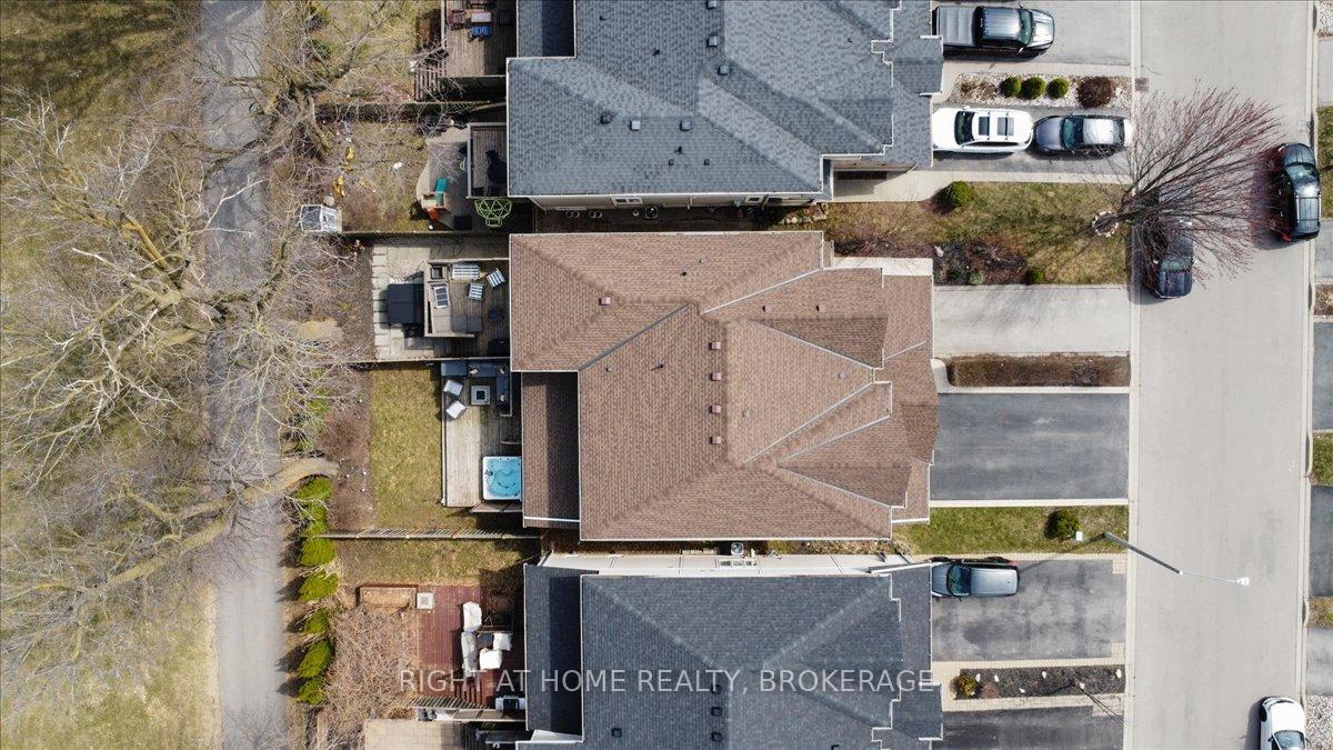 Photo 23 of 27 Sunnycroft Court, Hamilton, Waterdown — HOMEH