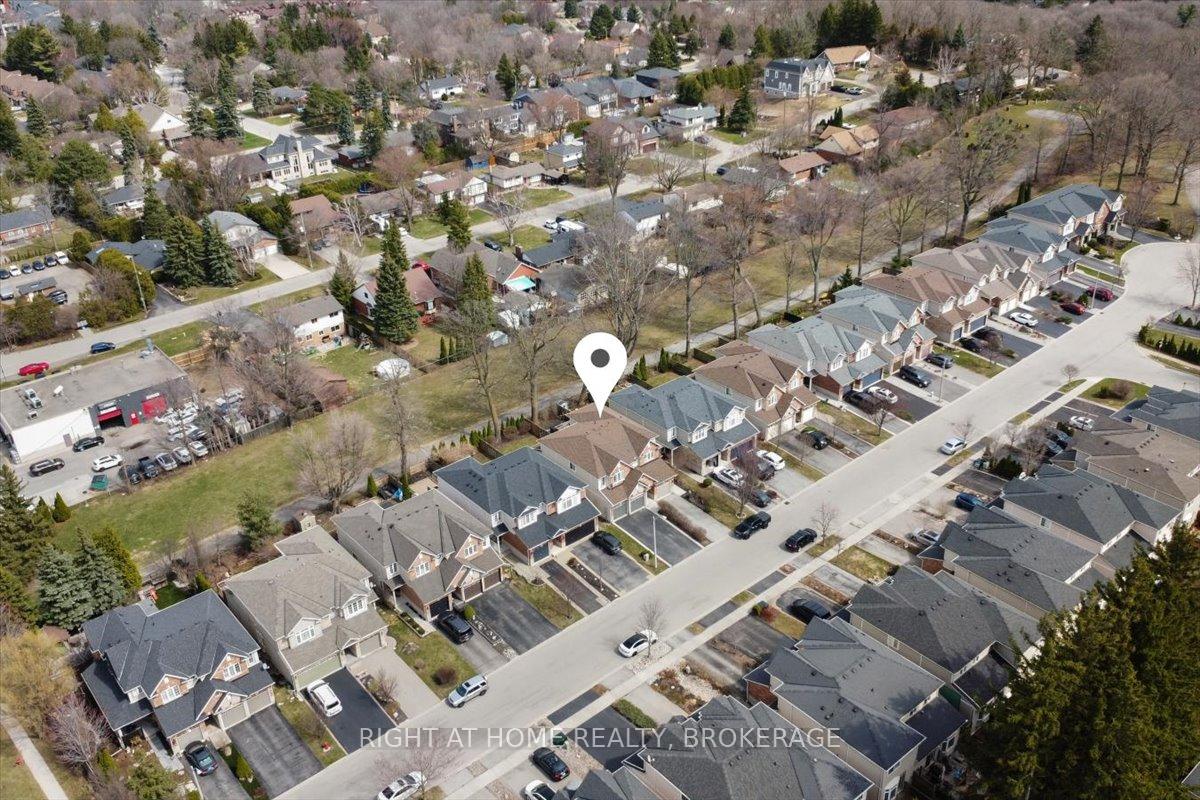 Photo 24 of 27 Sunnycroft Court, Hamilton, Waterdown — HOMEH