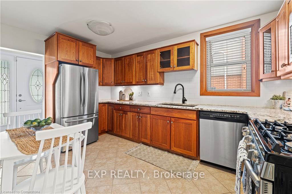Photo 7 of 56 Second Street N, Hamilton, Stoney Creek — HOMEH