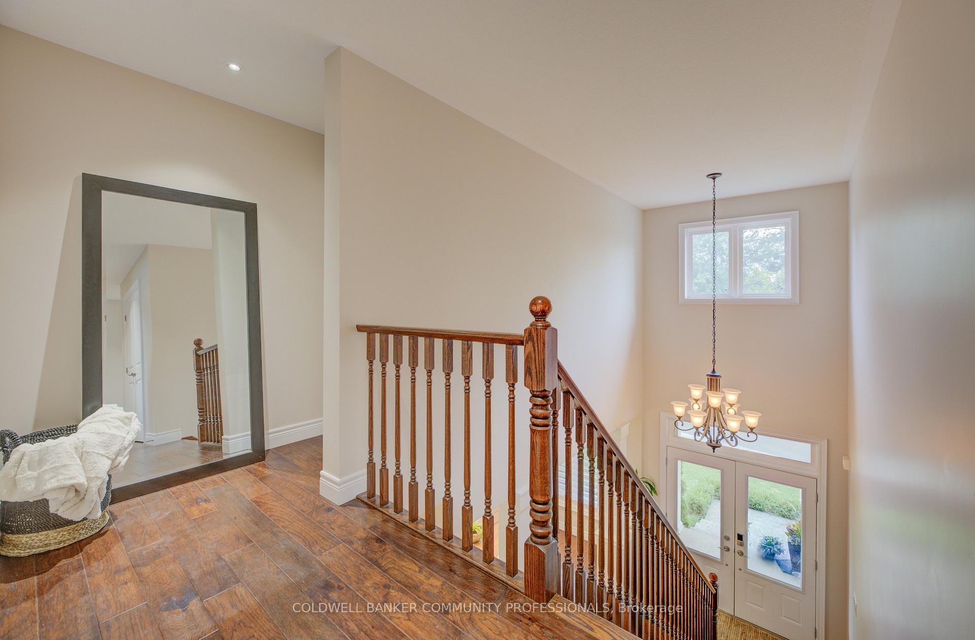 Photo 10 of 35 Fern Avenue, Hamilton, Waterdown — HOMEH