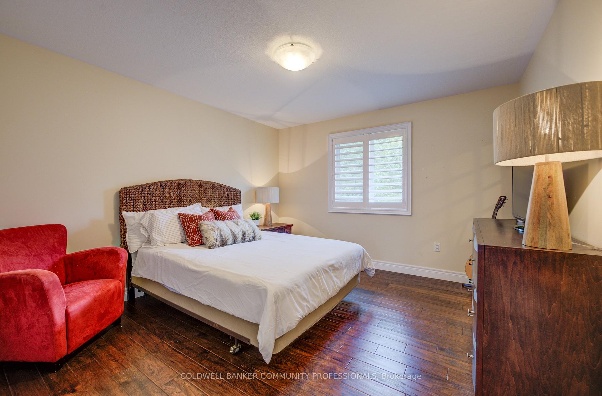 Photo 18 of 35 Fern Avenue, Hamilton, Waterdown — HOMEH