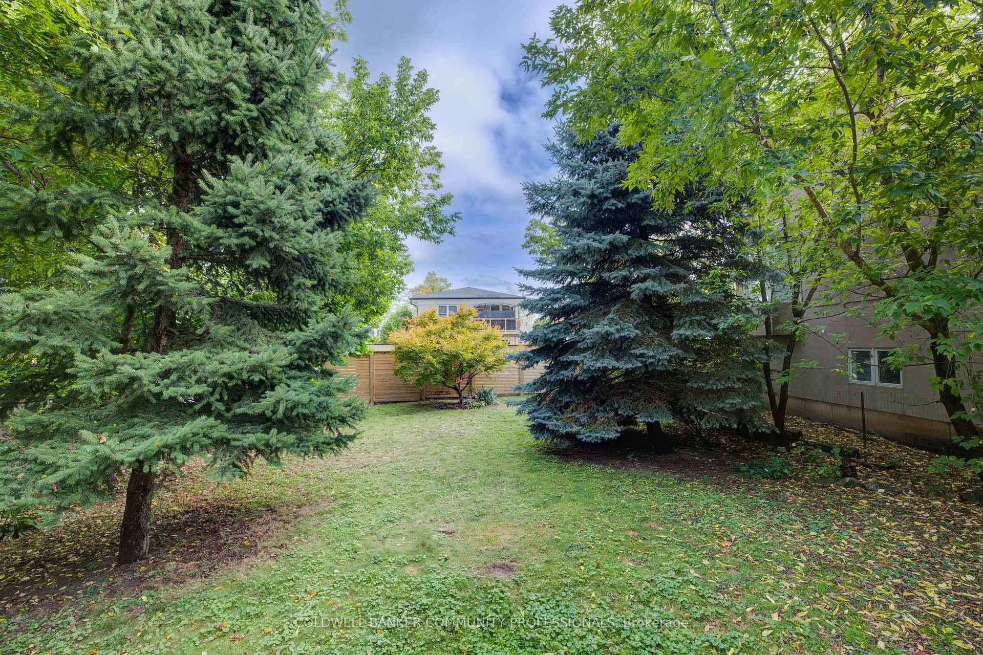 Photo 34 of 35 Fern Avenue, Hamilton, Waterdown — HOMEH