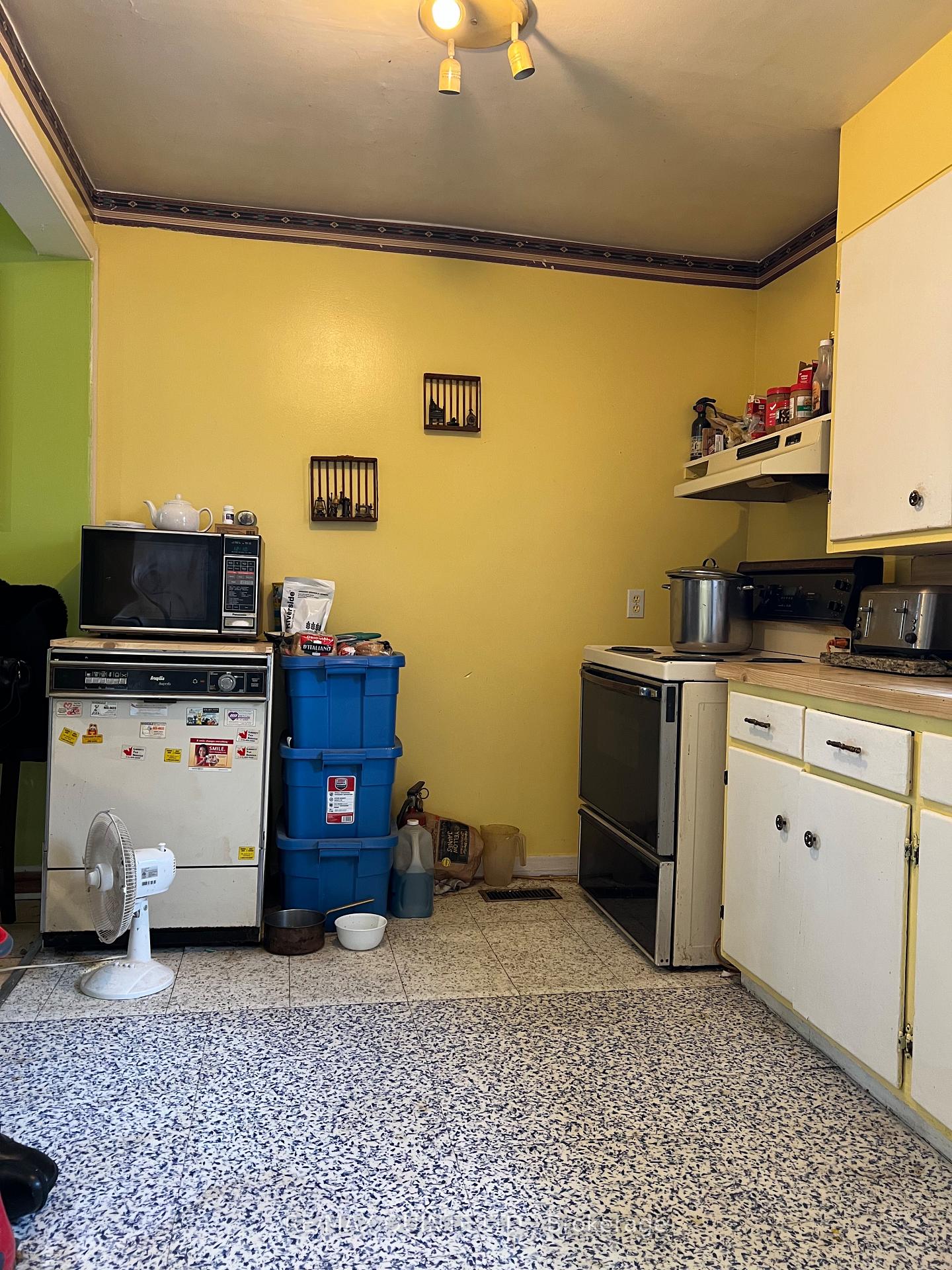 Photo 5 of 205 Linsmore Crescent, Toronto, East York — HOMEH