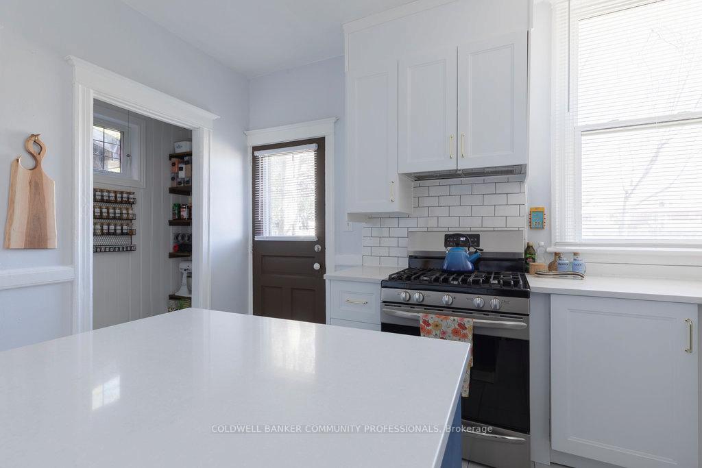 Photo 15 of 6 Belview Avenue, Hamilton, Crown Point — HOMEH