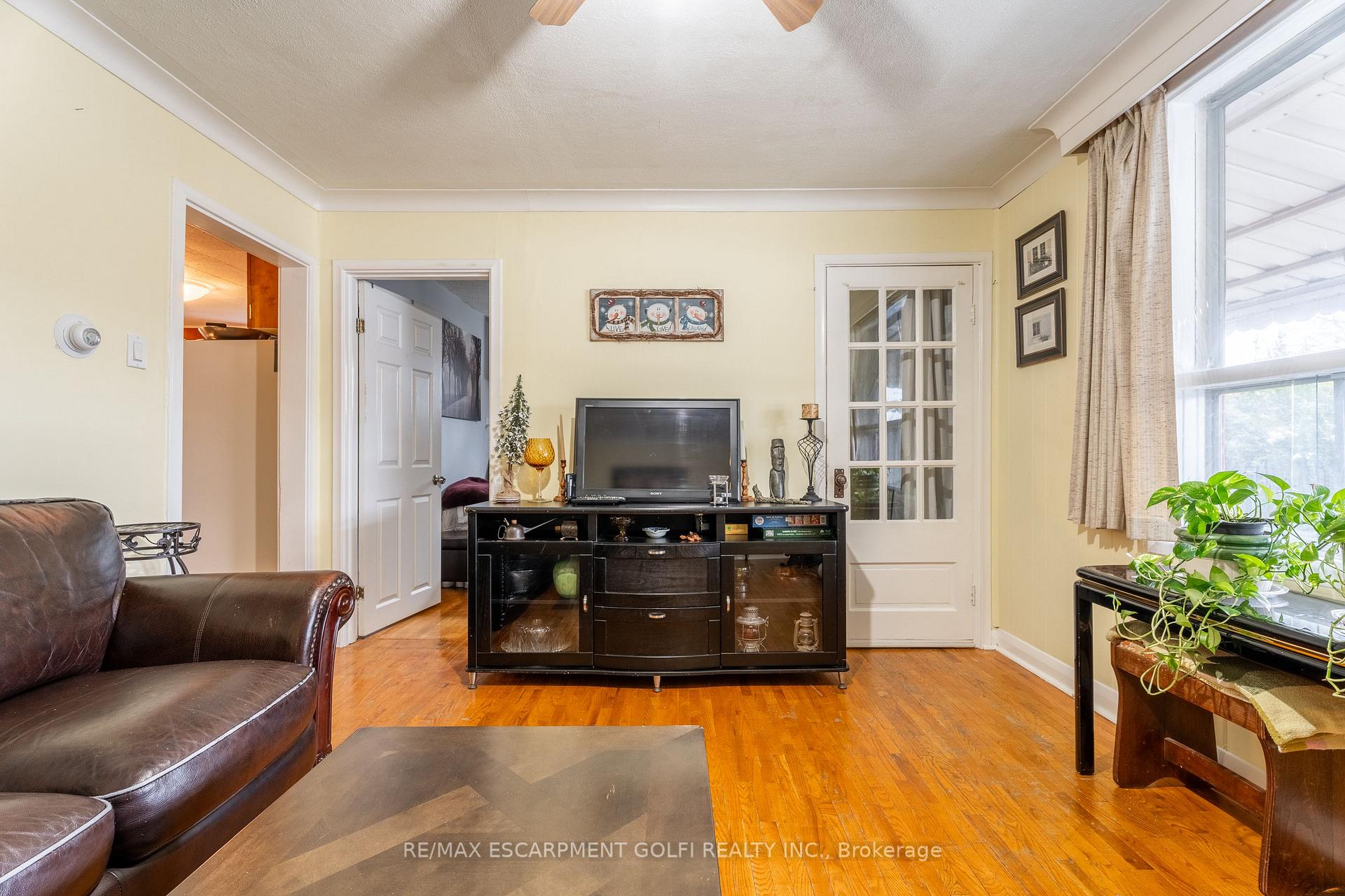 Photo 4 of 214 Margaret Avenue, Hamilton, Stoney Creek — HOMEH