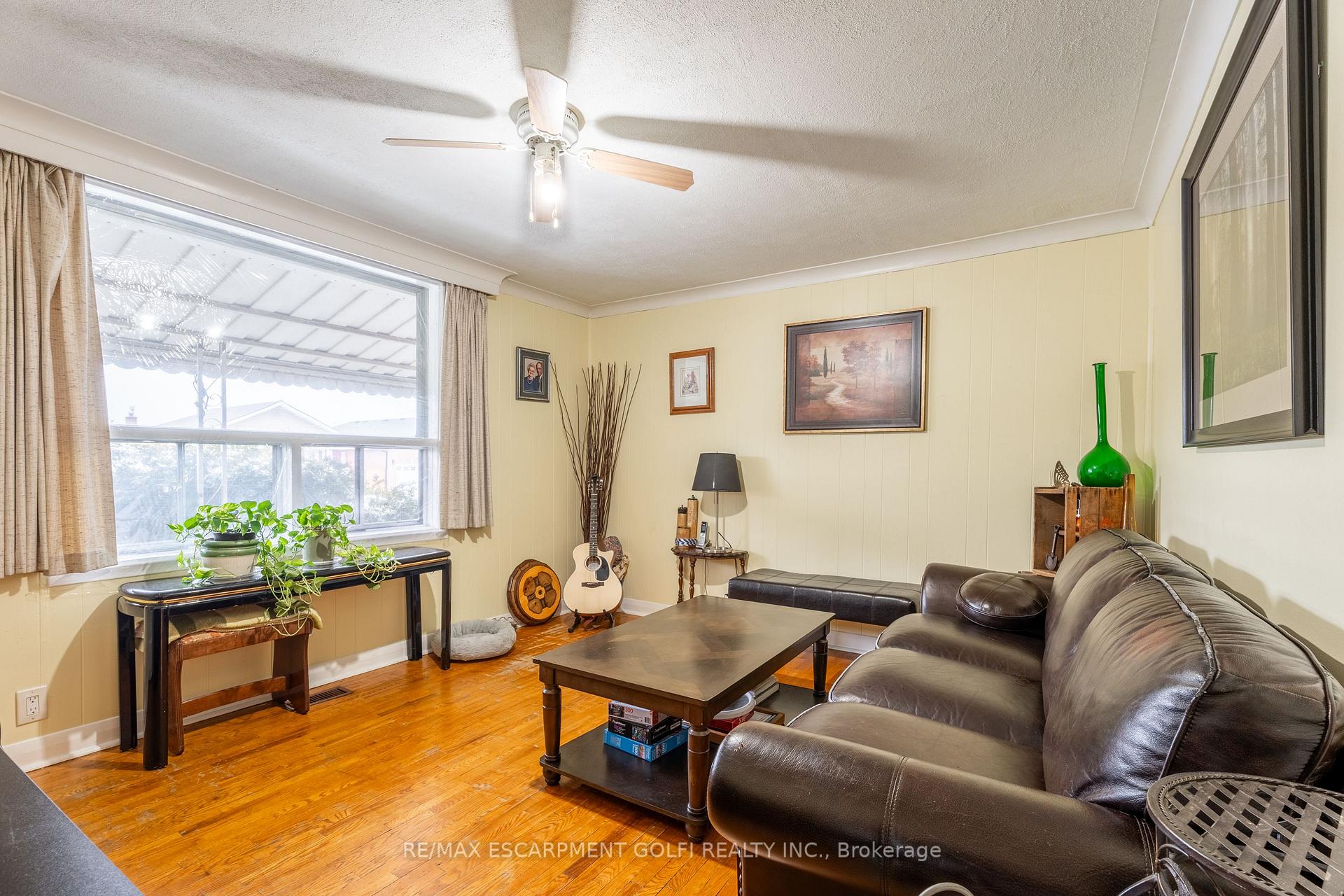 Photo 2 of 214 Margaret Avenue, Hamilton, Stoney Creek — HOMEH