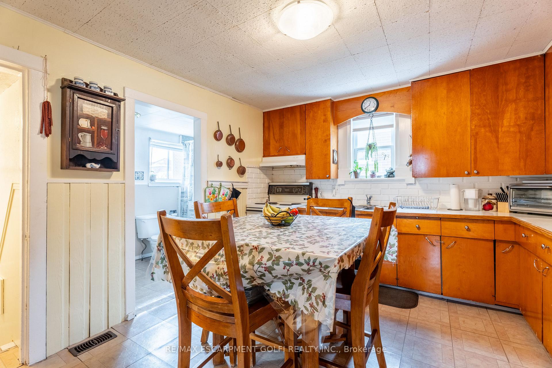 Photo 3 of 214 Margaret Avenue, Hamilton, Stoney Creek — HOMEH