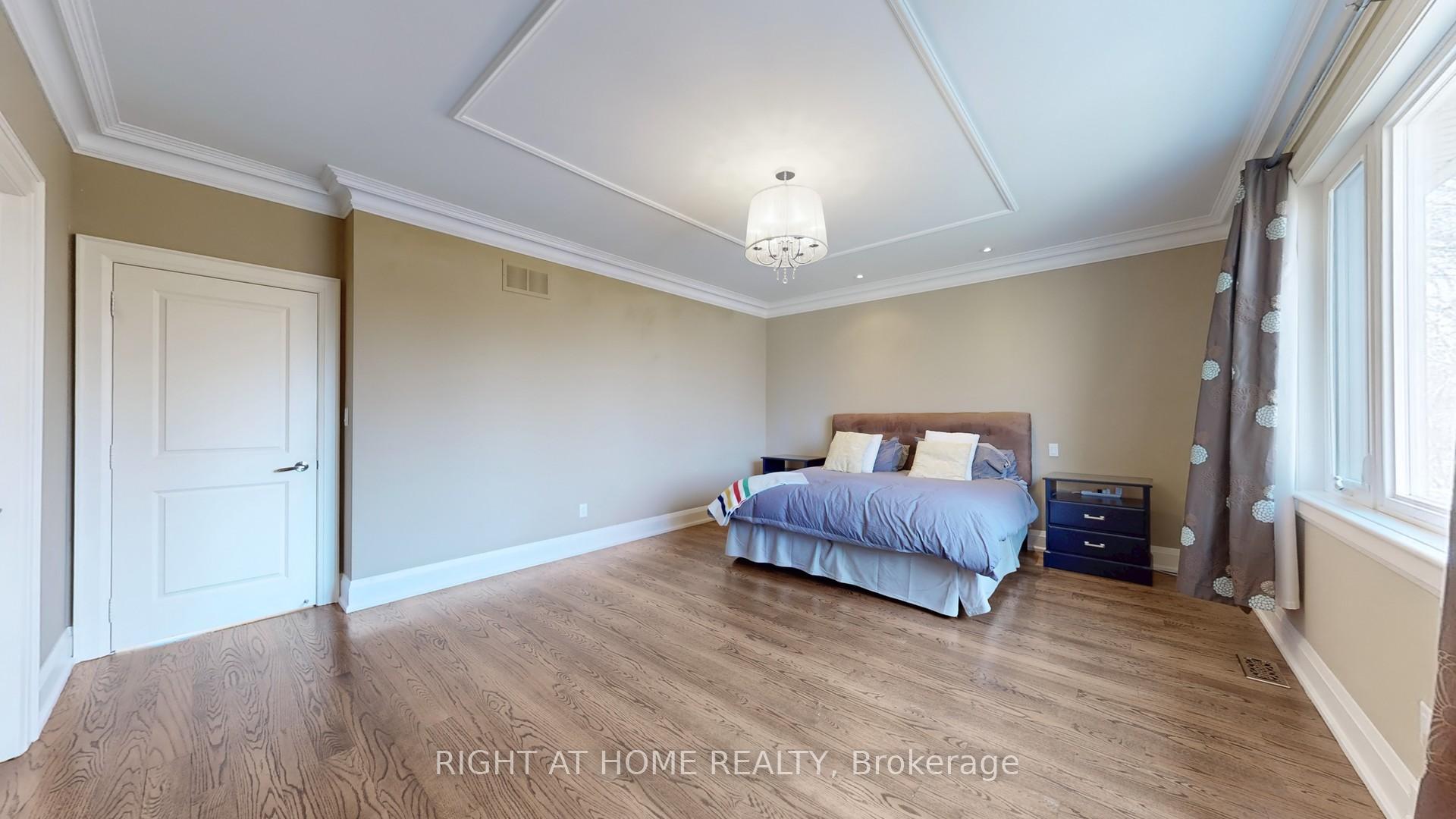 Photo 11 of 84 Roberta Drive, Toronto, Englemount-Lawrence — HOMEH