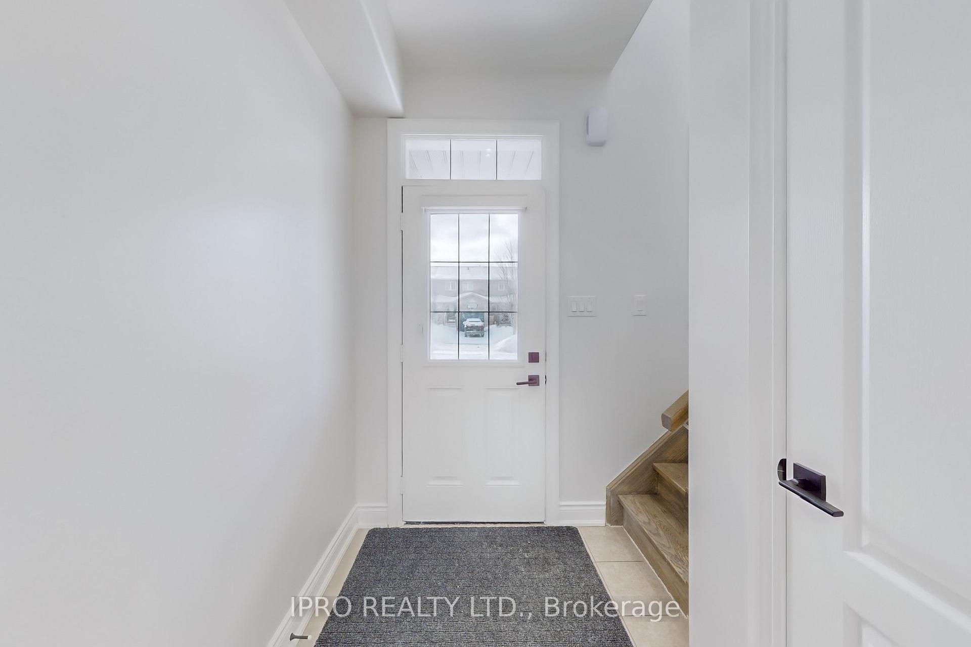 Photo 8 of 104 Nathan Crescent, Barrie, Painswick South — HOMEH