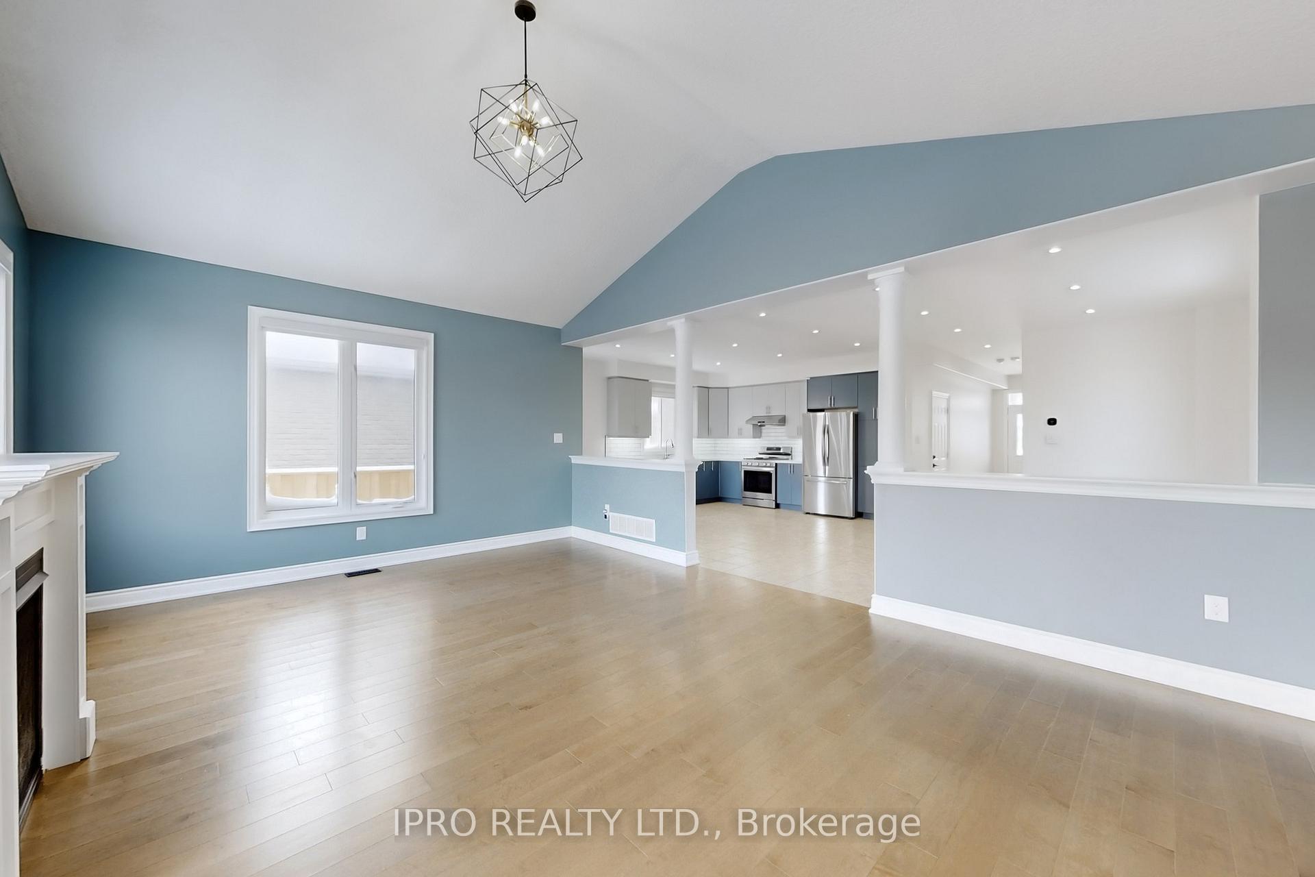 Photo 7 of 104 Nathan Crescent, Barrie, Painswick South — HOMEH