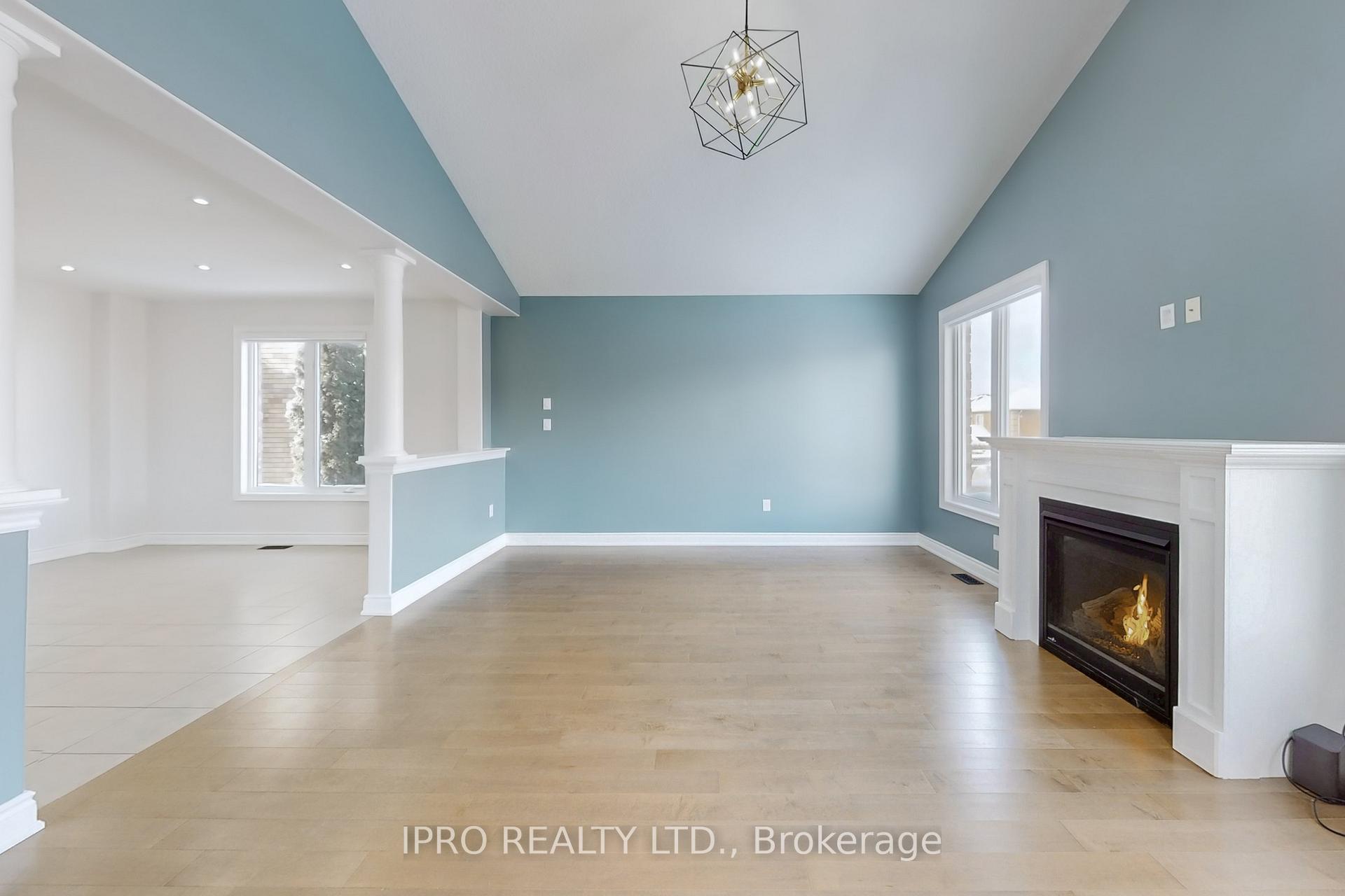 Photo 10 of 104 Nathan Crescent, Barrie, Painswick South — HOMEH