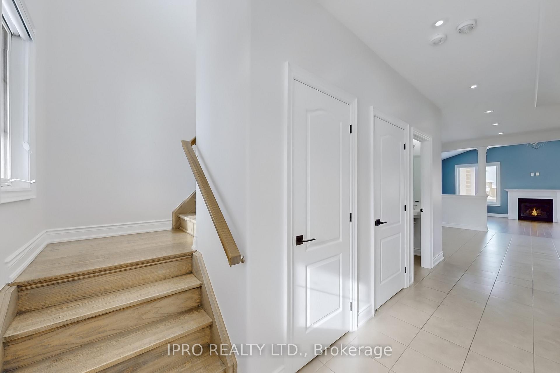 Photo 17 of 104 Nathan Crescent, Barrie, Painswick South — HOMEH
