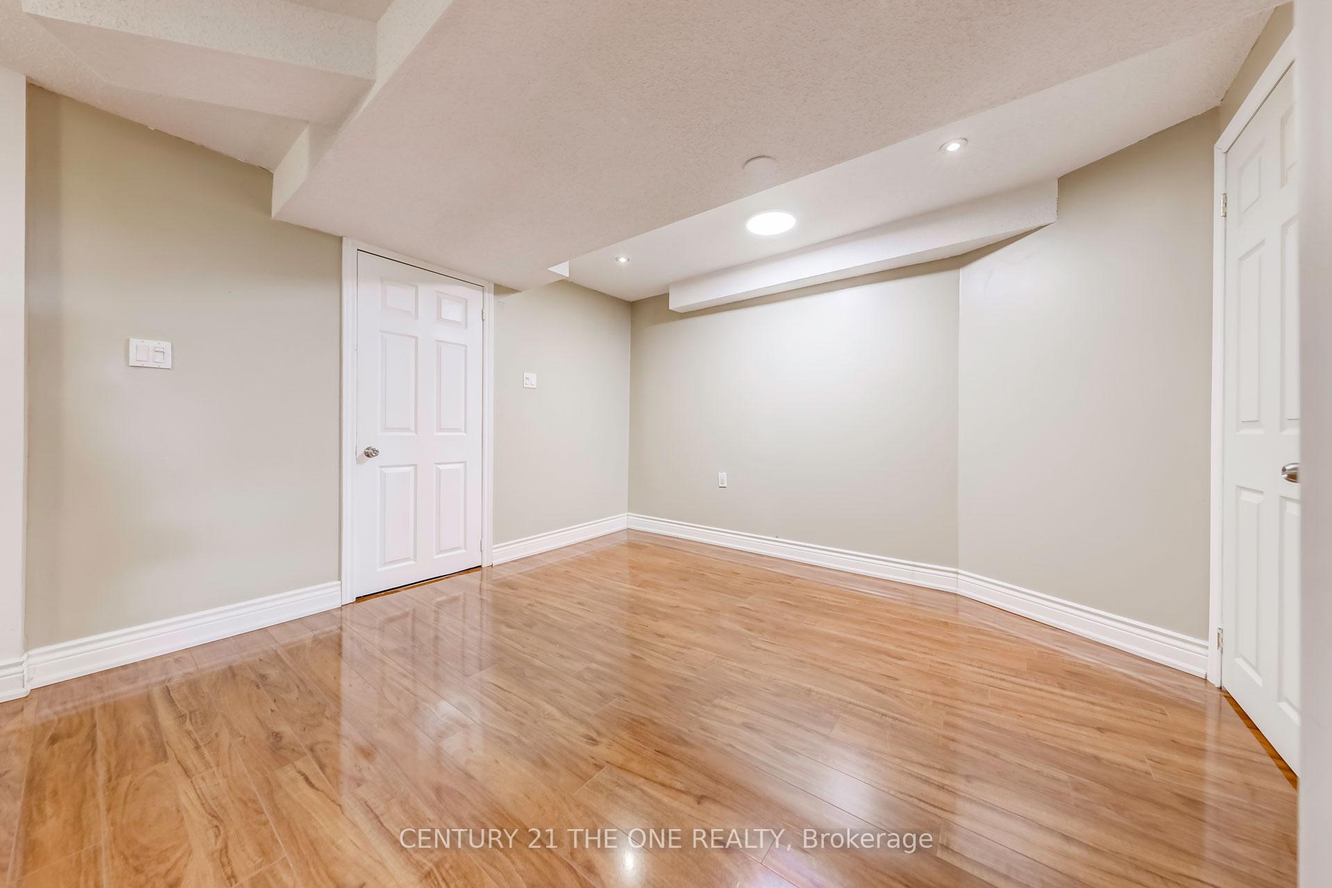 Photo 18 of 21 Apollo Road, Markham, Middlefield — HOMEH