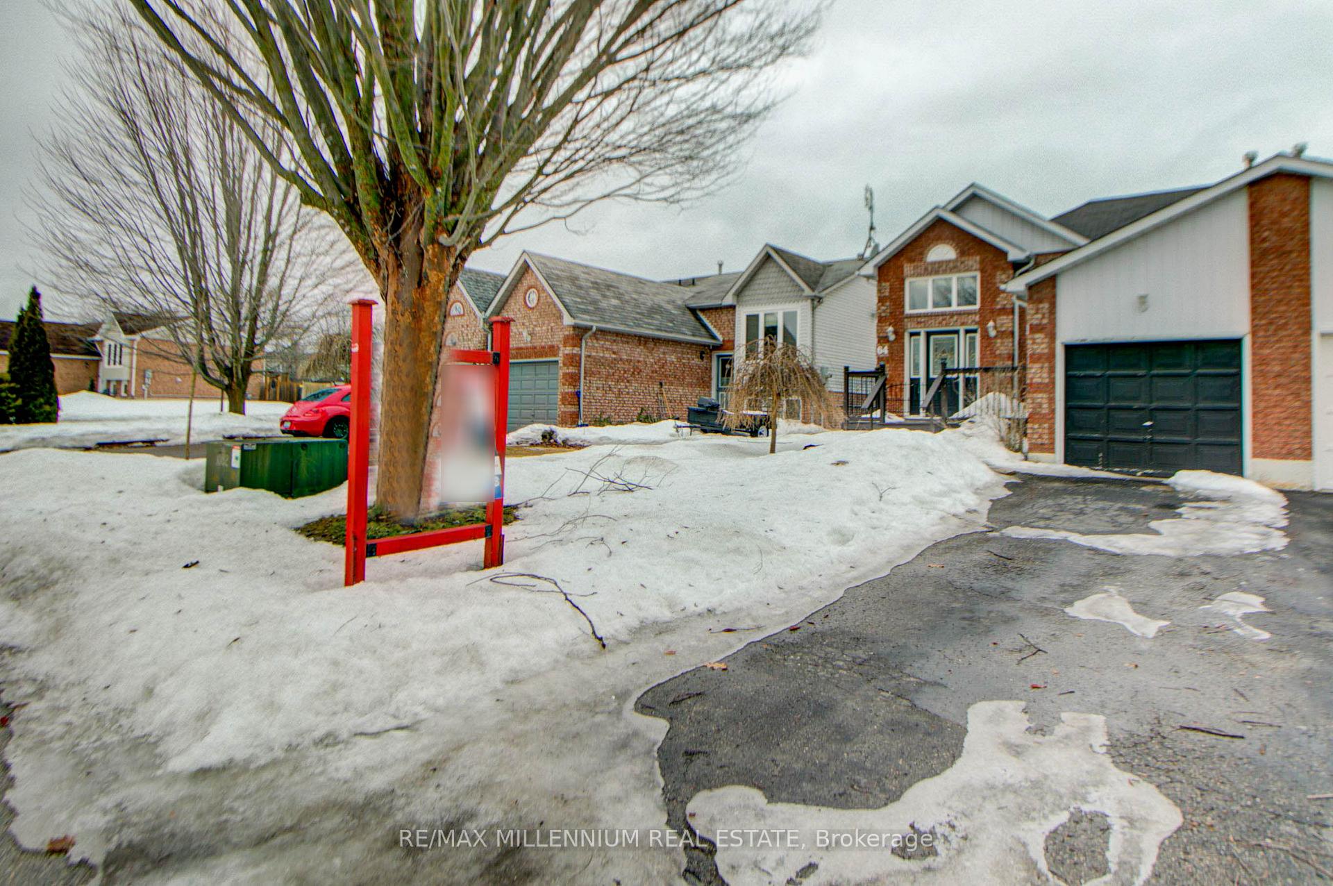 Photo 5 of 64 Fenwick Avenue, Clarington, Bowmanville — HOMEH
