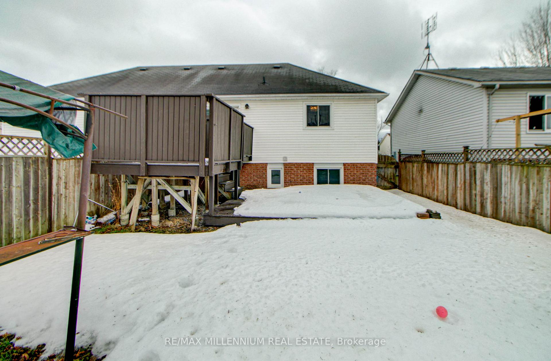 Photo 2 of 64 Fenwick Avenue, Clarington, Bowmanville — HOMEH