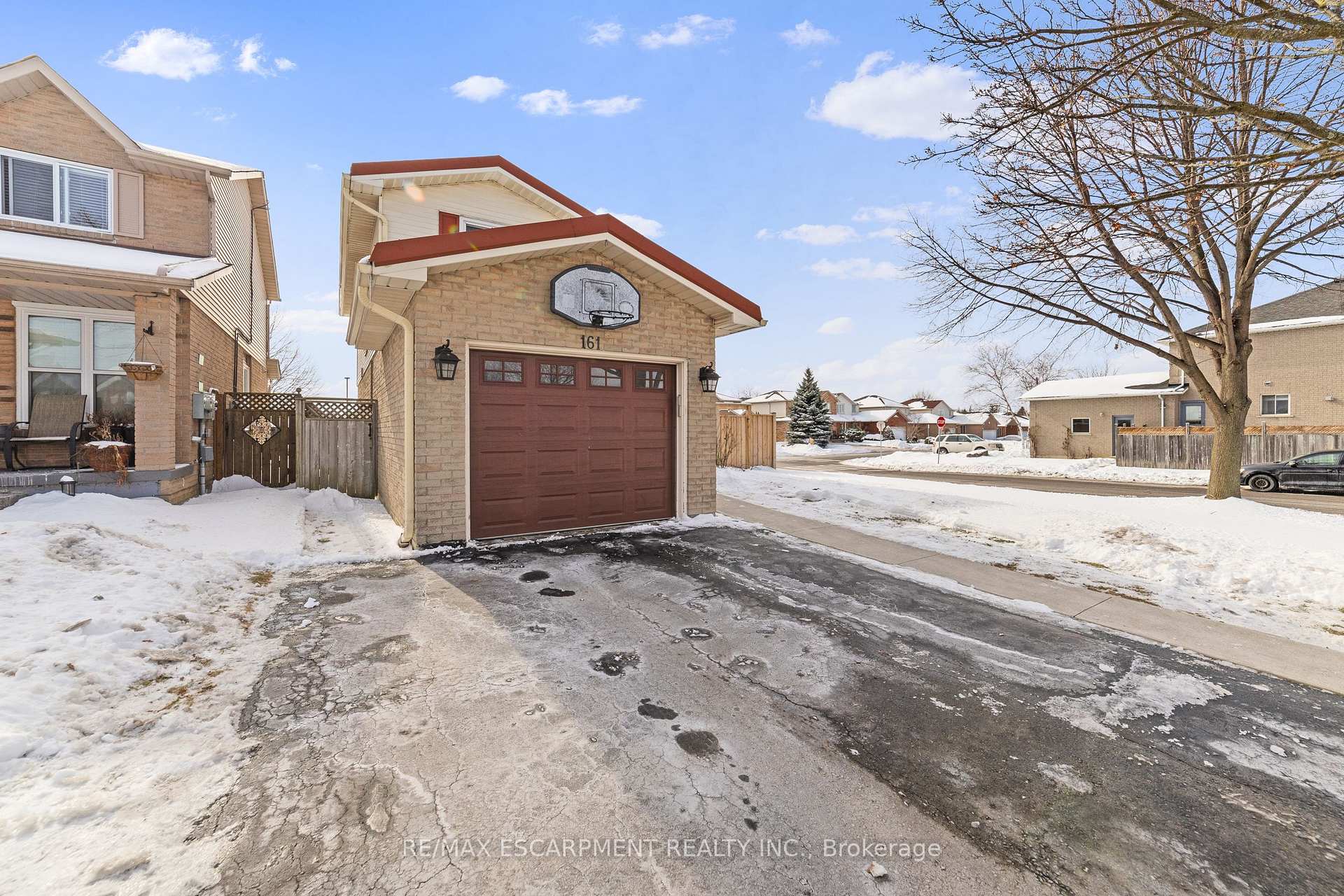 Photo 5 of 161 Twin Crescent, Hamilton, Butler — HOMEH