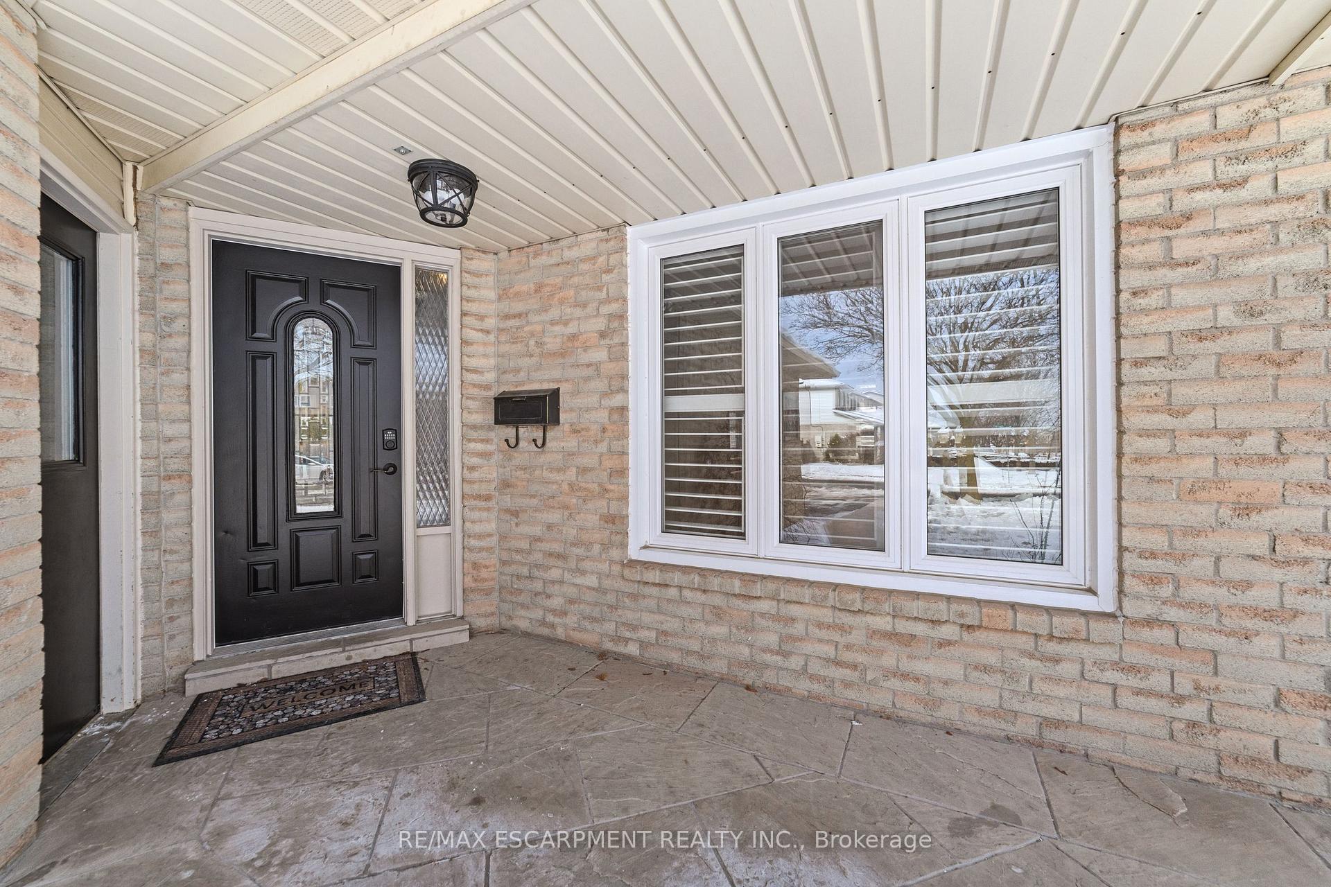 Photo 6 of 161 Twin Crescent, Hamilton, Butler — HOMEH