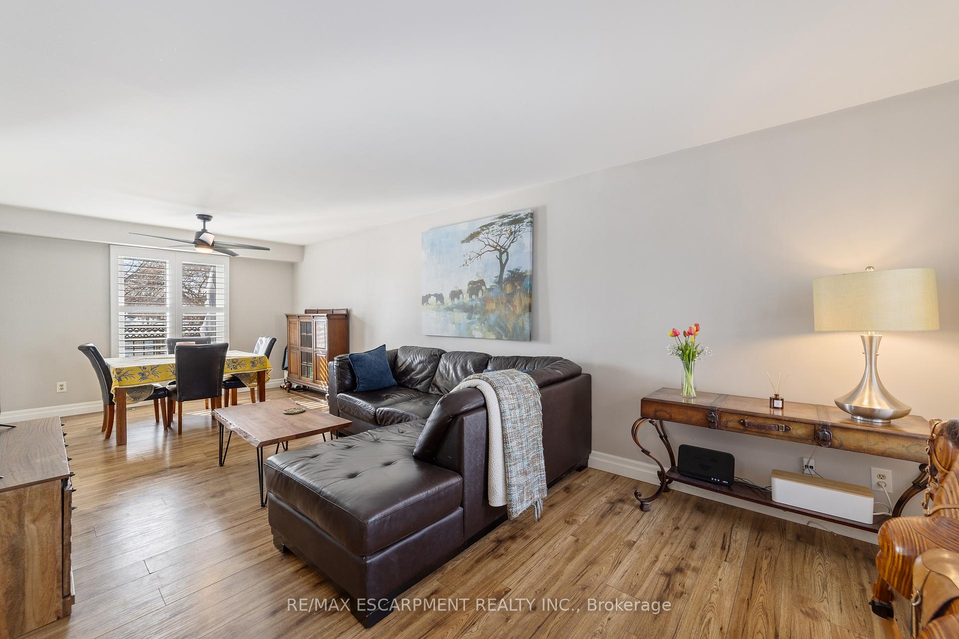 Photo 7 of 161 Twin Crescent, Hamilton, Butler — HOMEH