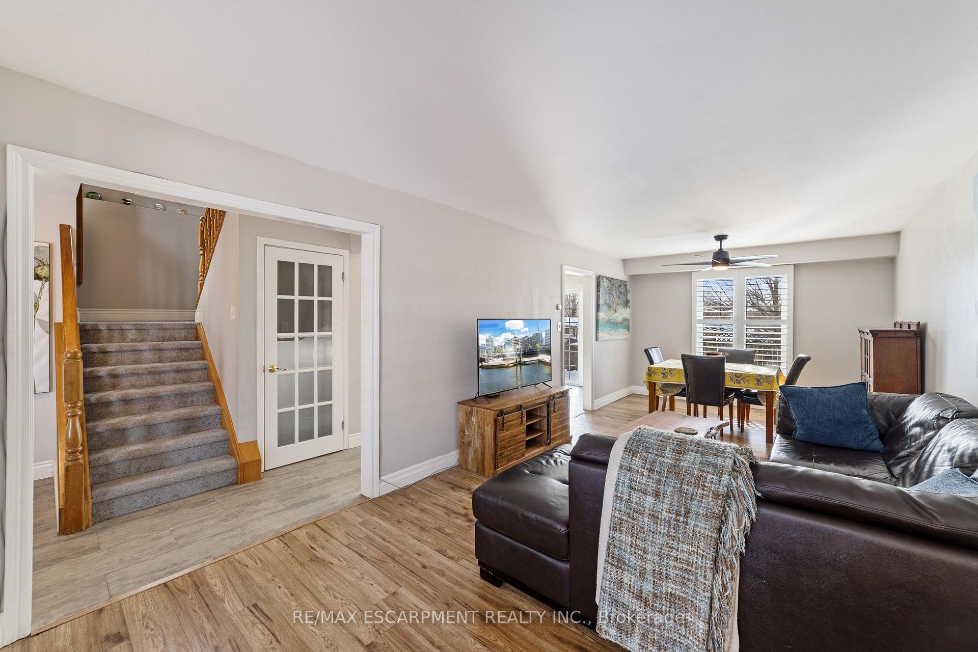 Photo 9 of 161 Twin Crescent, Hamilton, Butler — HOMEH