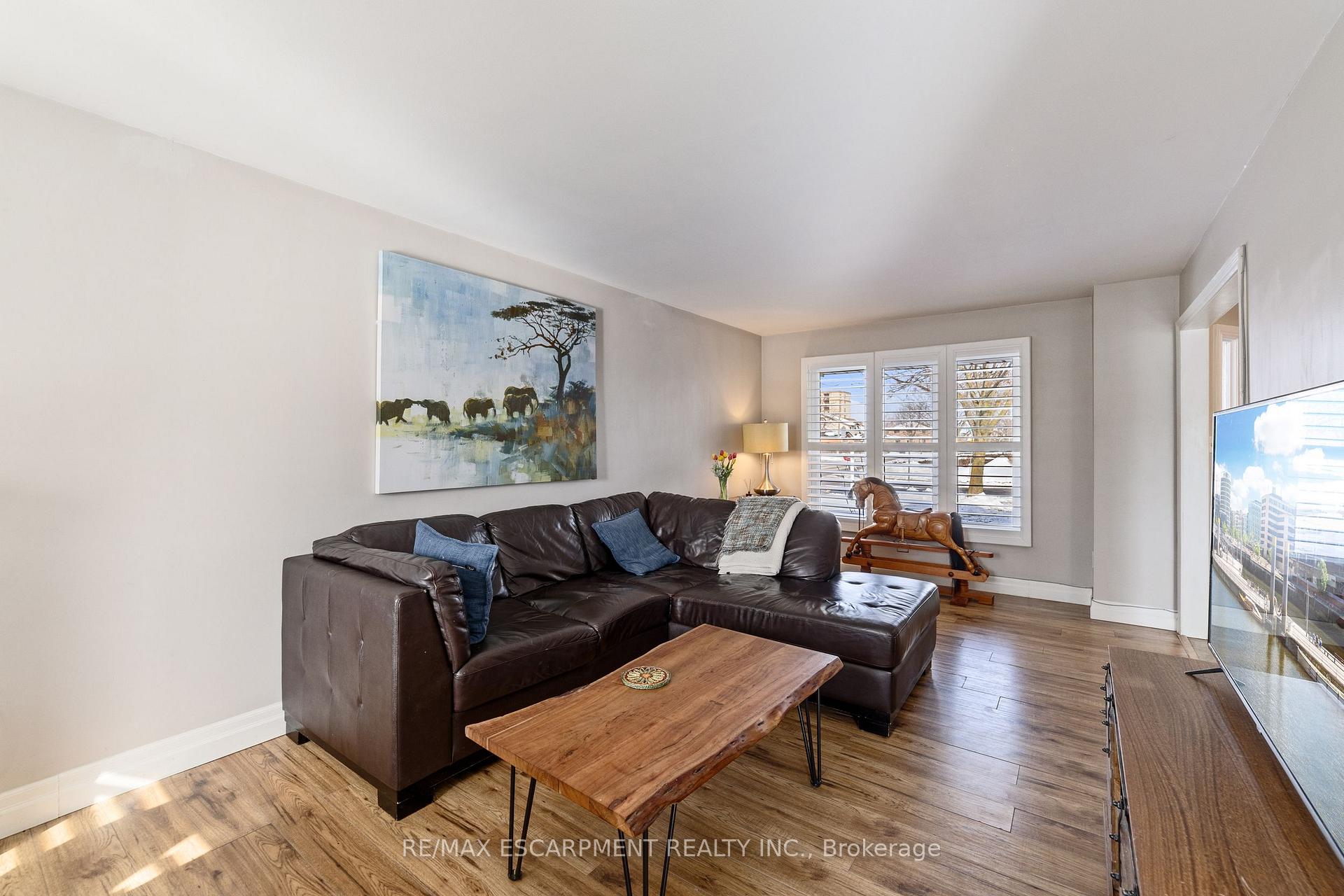 Photo 36 of 161 Twin Crescent, Hamilton, Butler — HOMEH