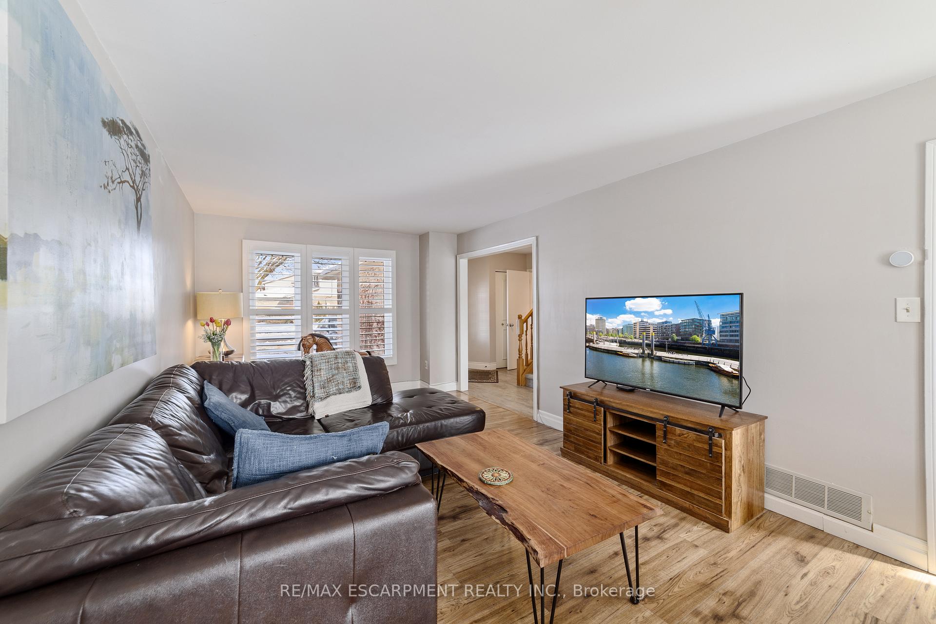 Photo 21 of 161 Twin Crescent, Hamilton, Butler — HOMEH