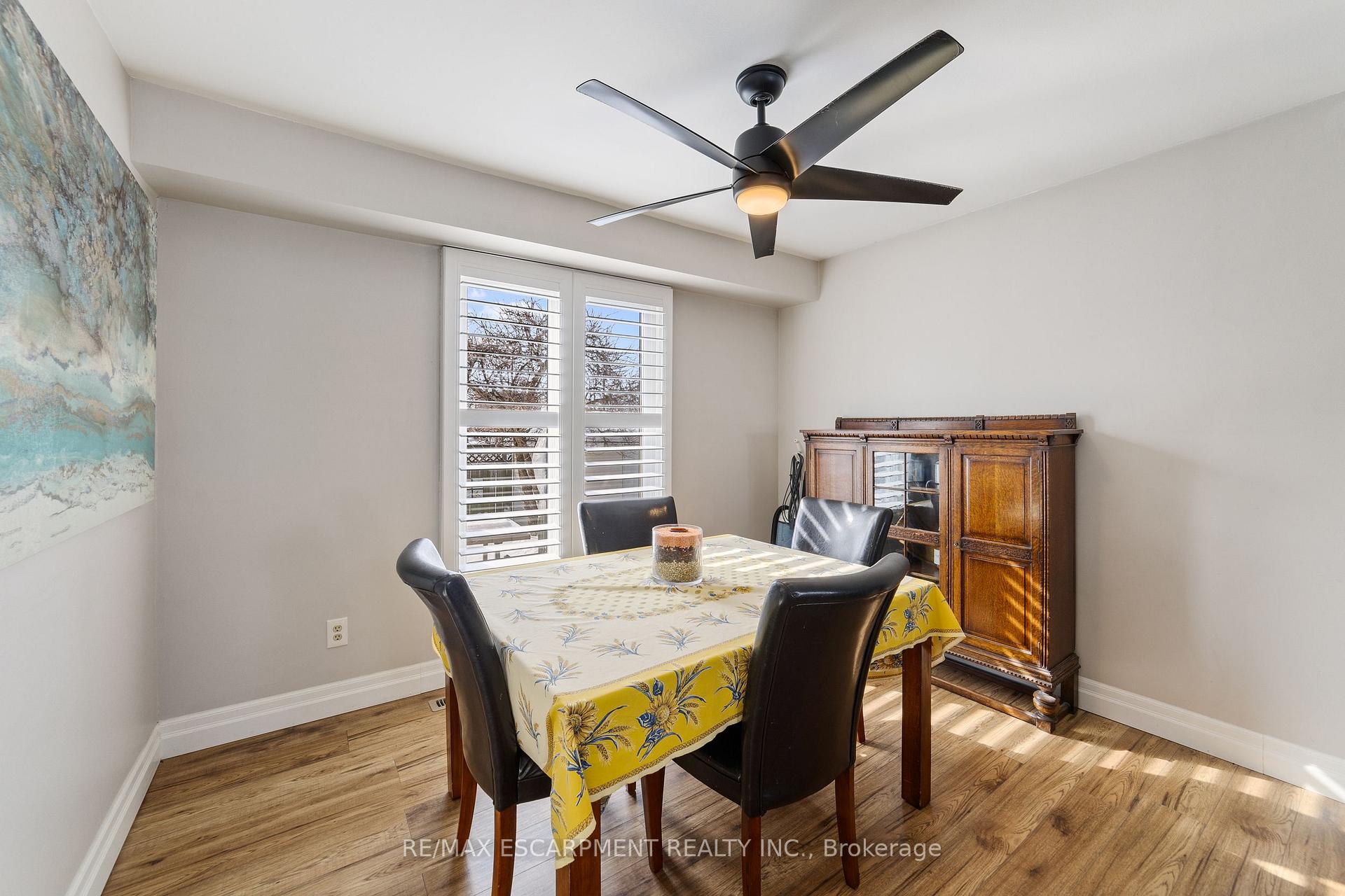 Photo 22 of 161 Twin Crescent, Hamilton, Butler — HOMEH