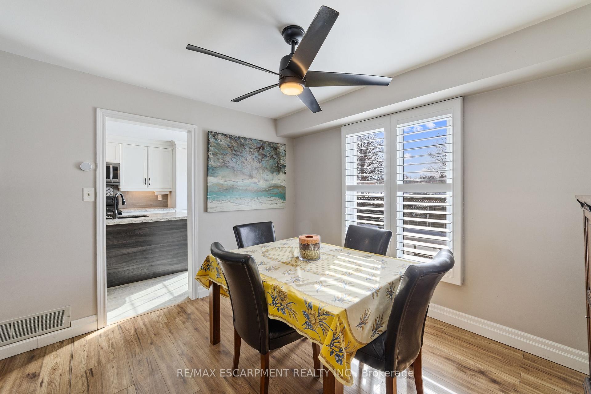 Photo 16 of 161 Twin Crescent, Hamilton, Butler — HOMEH