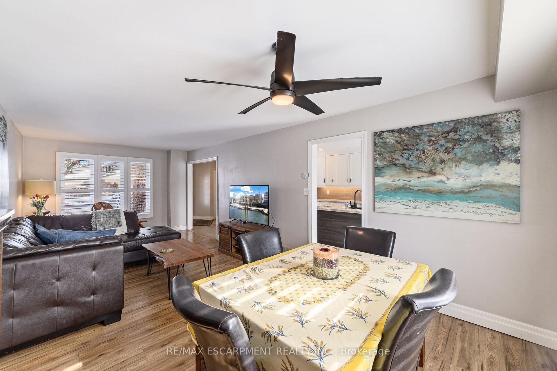 Photo 15 of 161 Twin Crescent, Hamilton, Butler — HOMEH