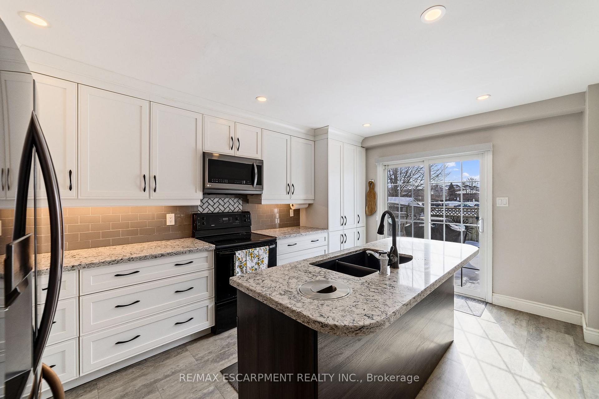 Photo 26 of 161 Twin Crescent, Hamilton, Butler — HOMEH