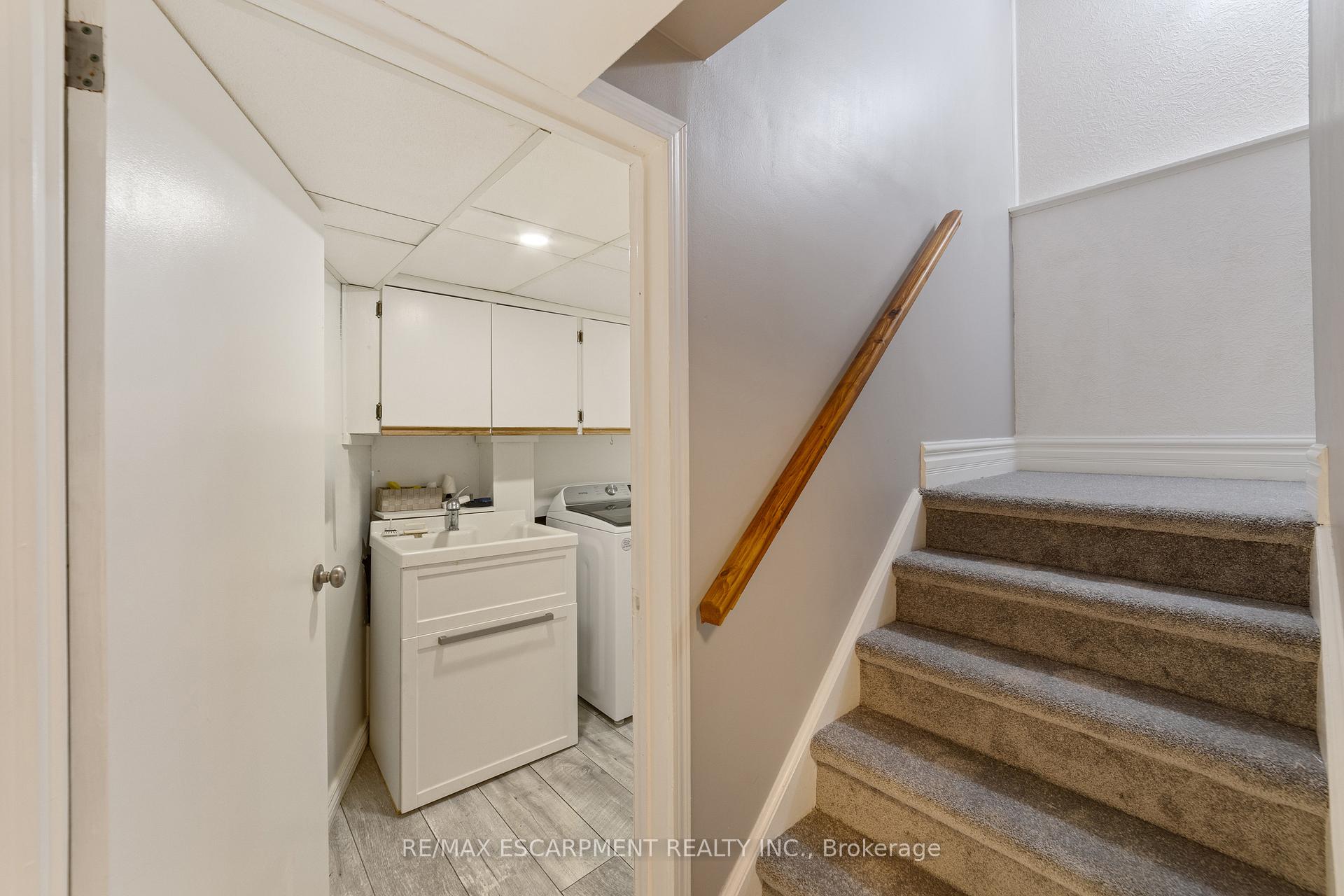 Photo 19 of 161 Twin Crescent, Hamilton, Butler — HOMEH