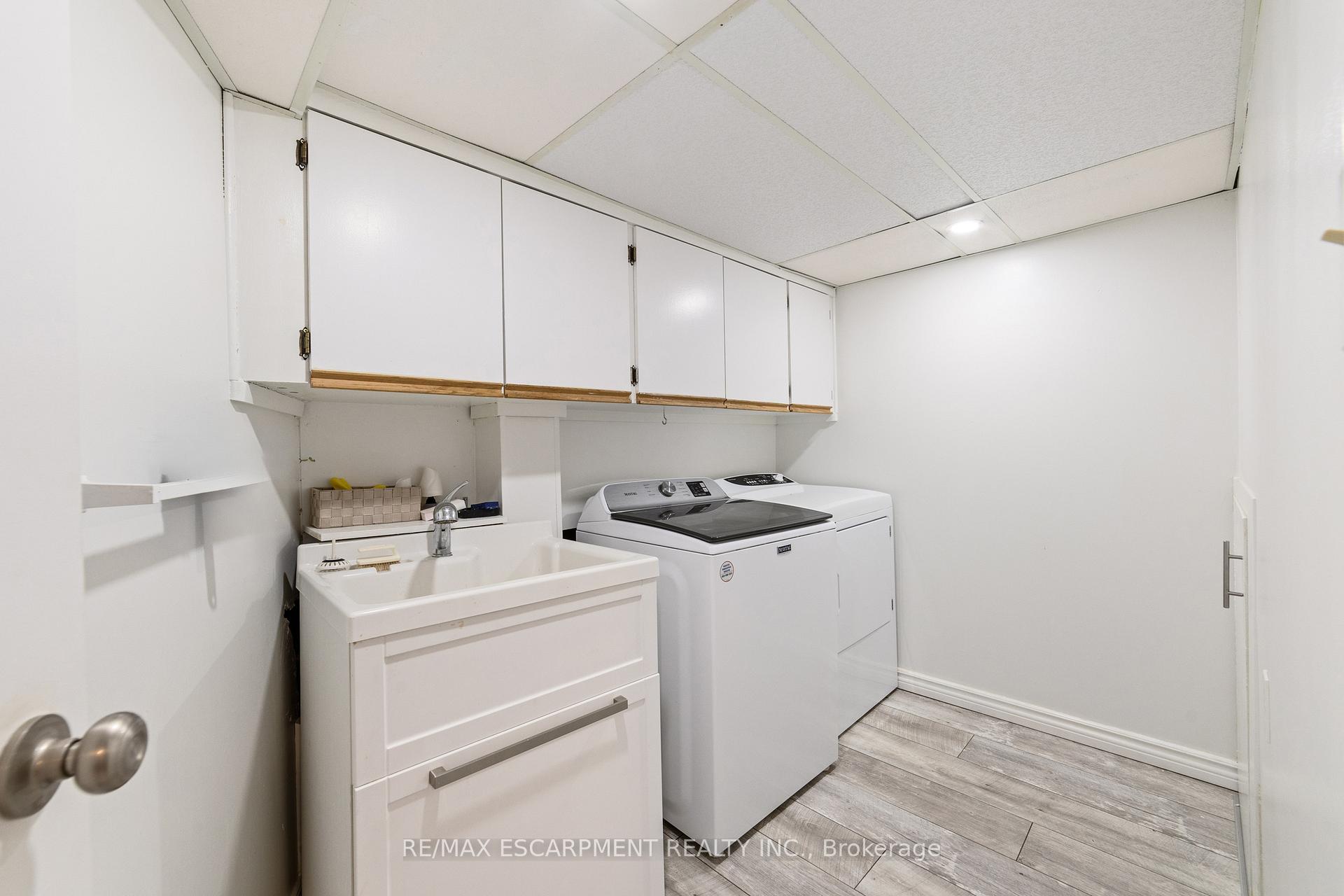 Photo 11 of 161 Twin Crescent, Hamilton, Butler — HOMEH