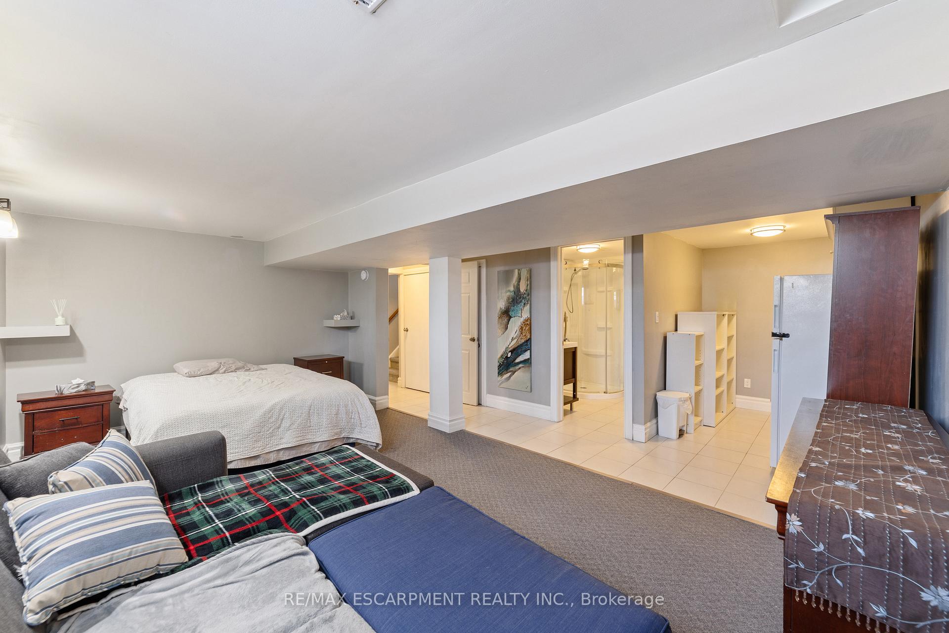 Photo 20 of 161 Twin Crescent, Hamilton, Butler — HOMEH