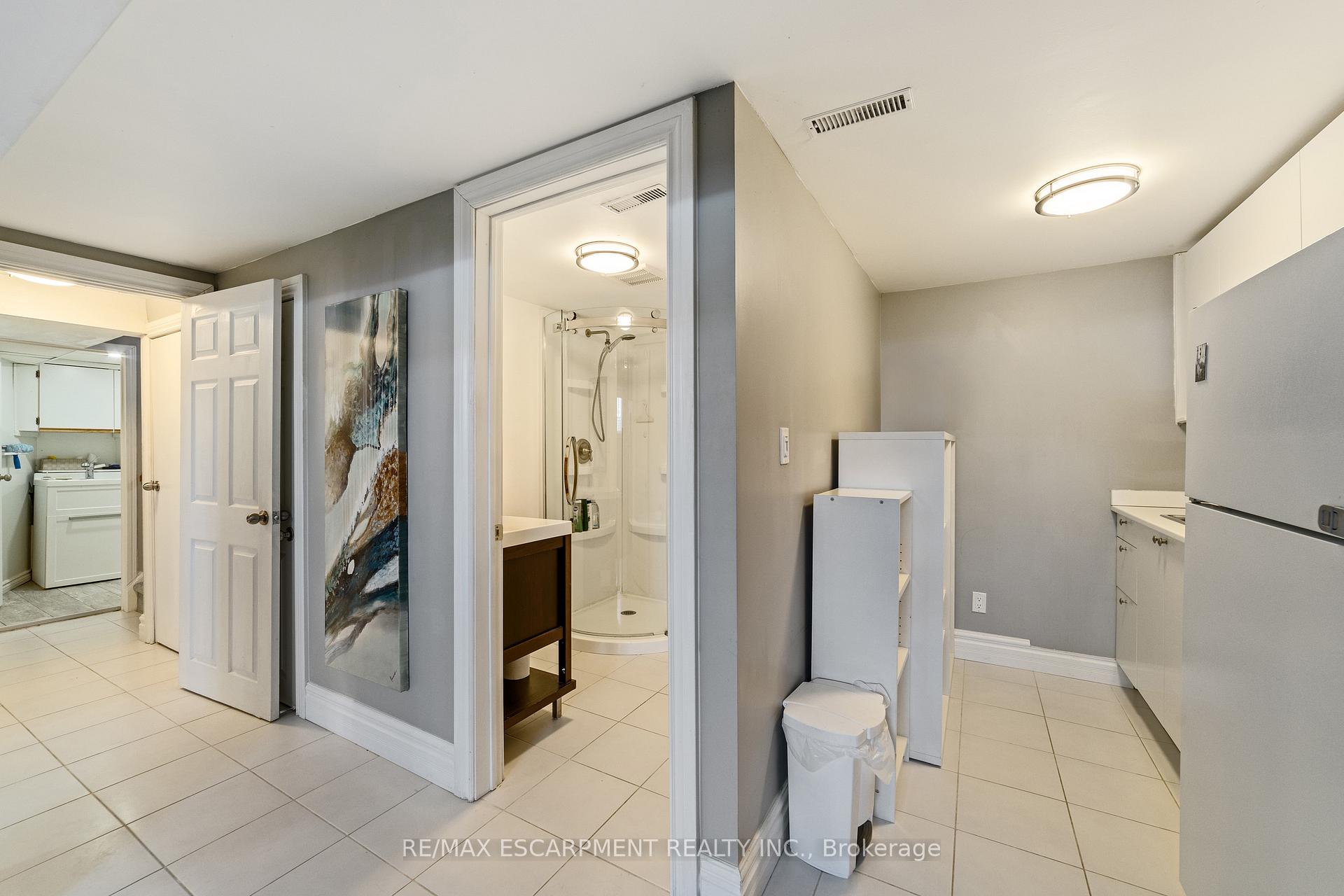 Photo 34 of 161 Twin Crescent, Hamilton, Butler — HOMEH
