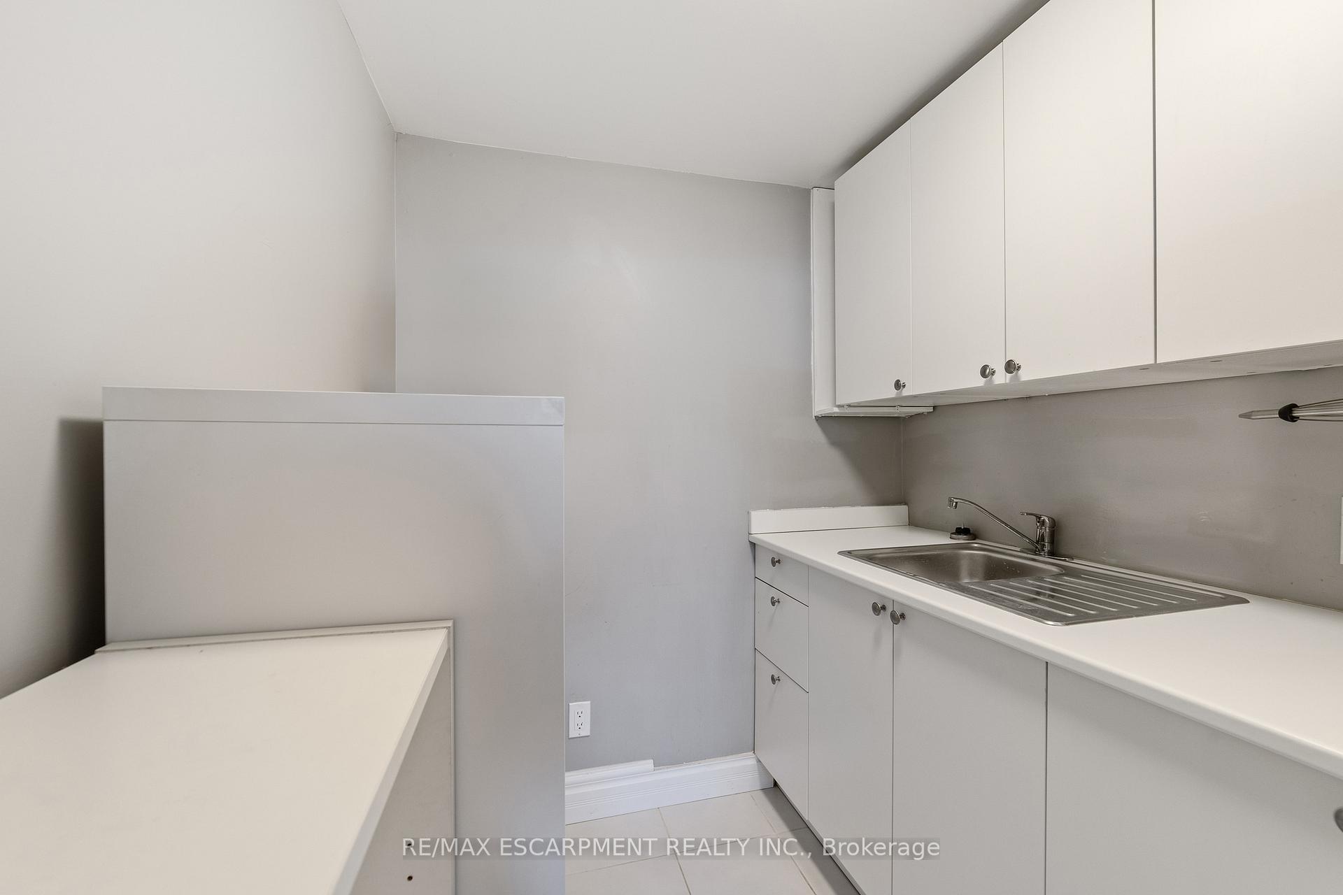 Photo 17 of 161 Twin Crescent, Hamilton, Butler — HOMEH
