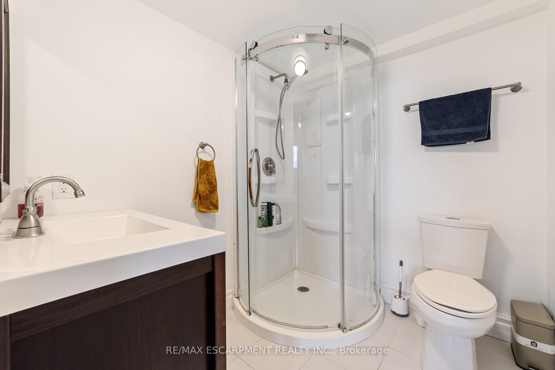 Photo 18 of 161 Twin Crescent, Hamilton, Butler — HOMEH