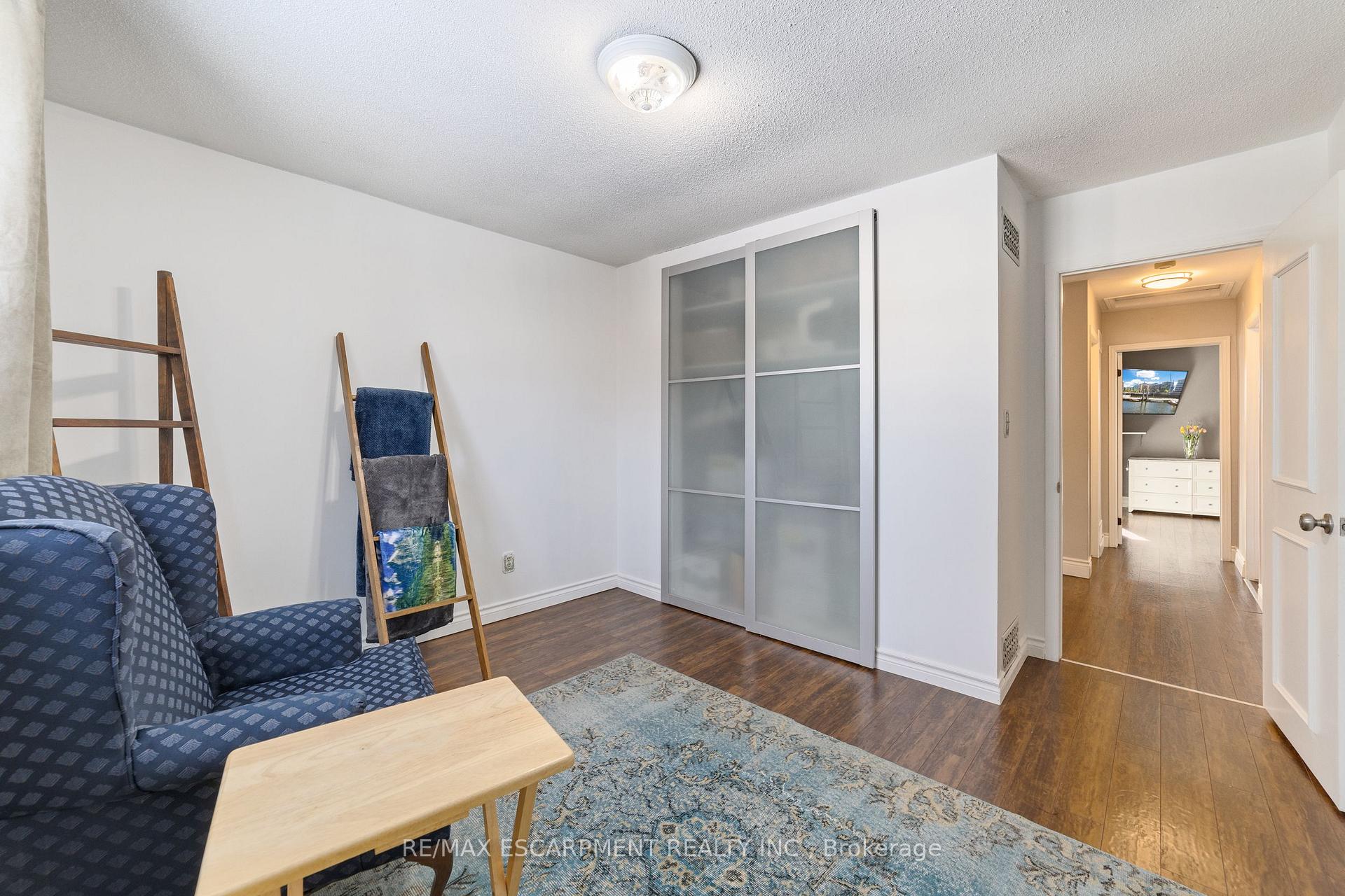 Photo 35 of 161 Twin Crescent, Hamilton, Butler — HOMEH