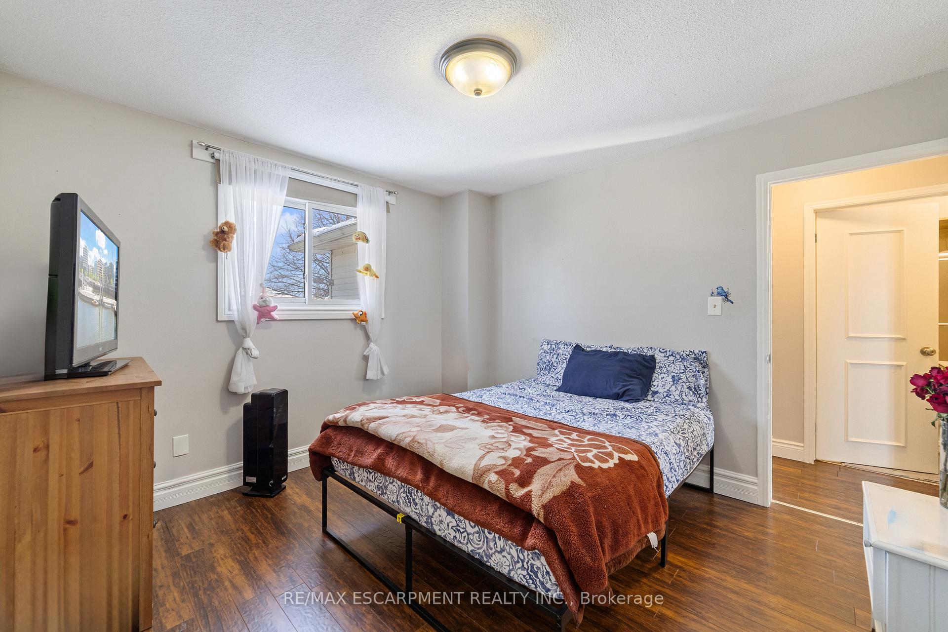 Photo 28 of 161 Twin Crescent, Hamilton, Butler — HOMEH