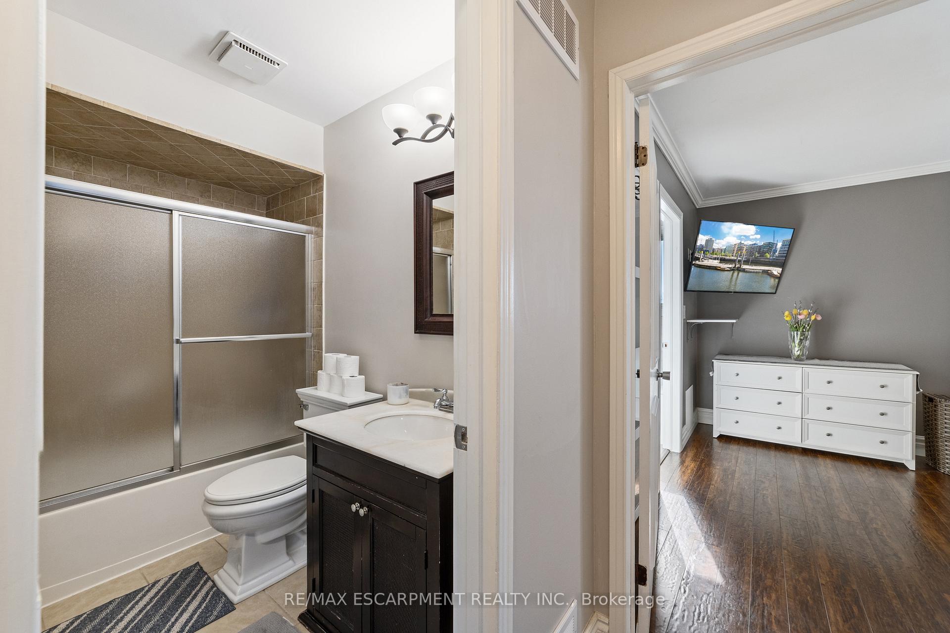 Photo 39 of 161 Twin Crescent, Hamilton, Butler — HOMEH