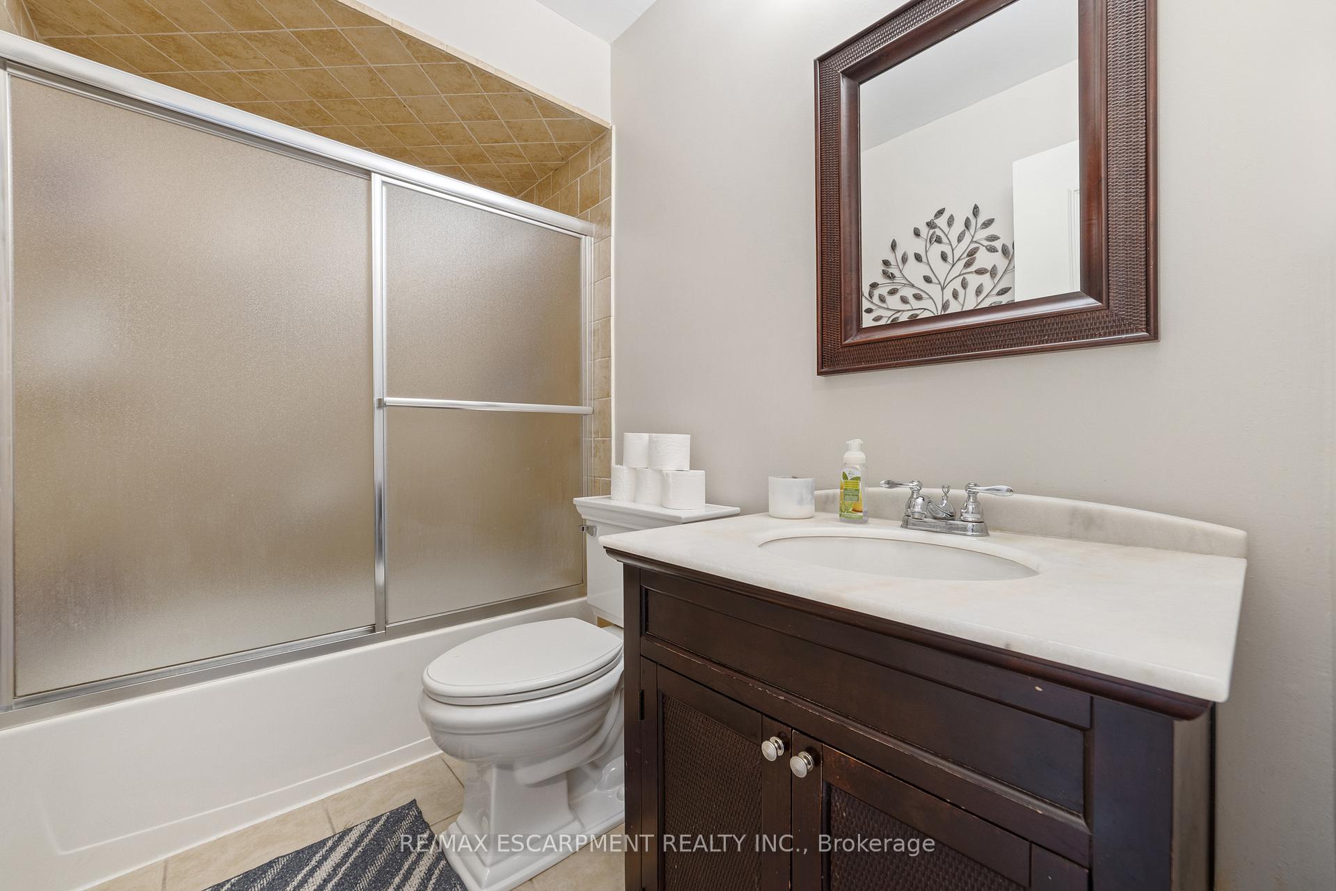 Photo 29 of 161 Twin Crescent, Hamilton, Butler — HOMEH