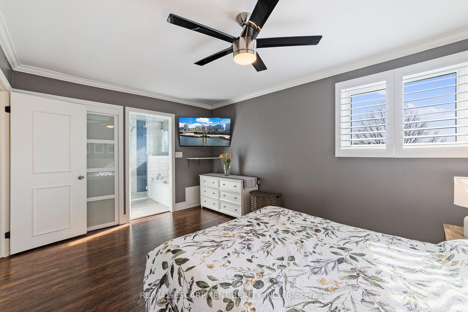 Photo 37 of 161 Twin Crescent, Hamilton, Butler — HOMEH