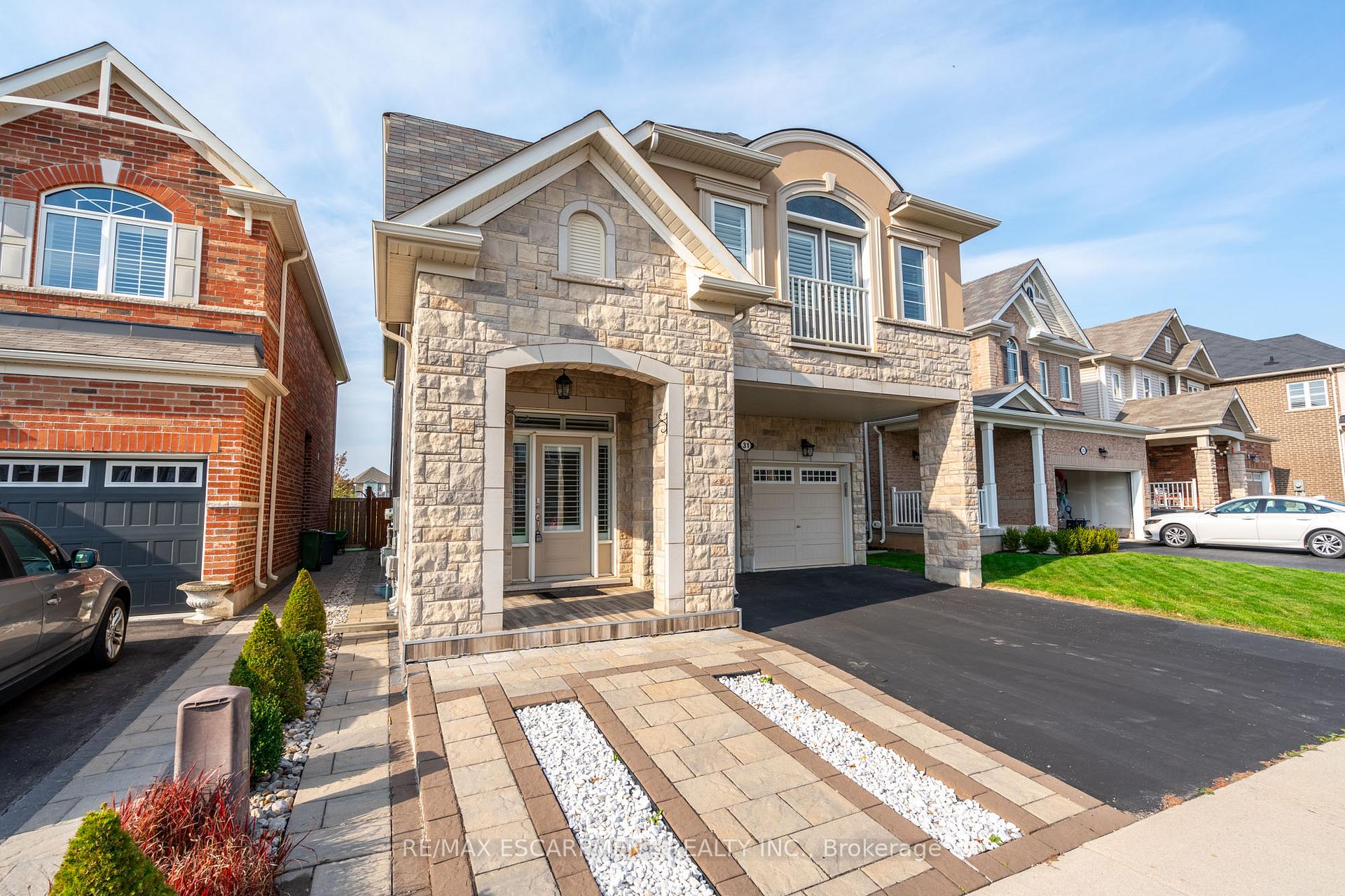 Photo 1 of 31 Forest Ridge Avenue, Hamilton, Waterdown — HOMEH
