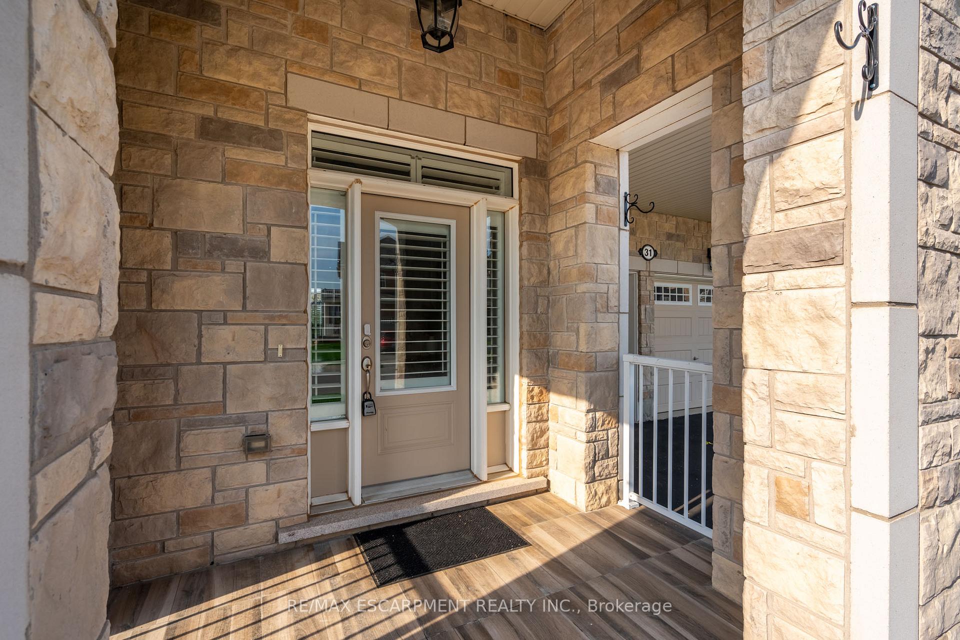 Photo 3 of 31 Forest Ridge Avenue, Hamilton, Waterdown — HOMEH