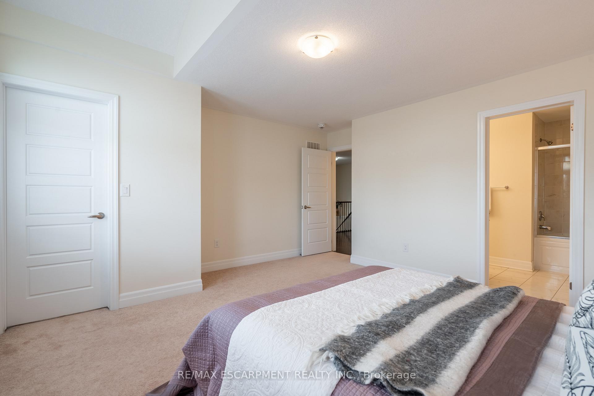 Photo 10 of 31 Forest Ridge Avenue, Hamilton, Waterdown — HOMEH