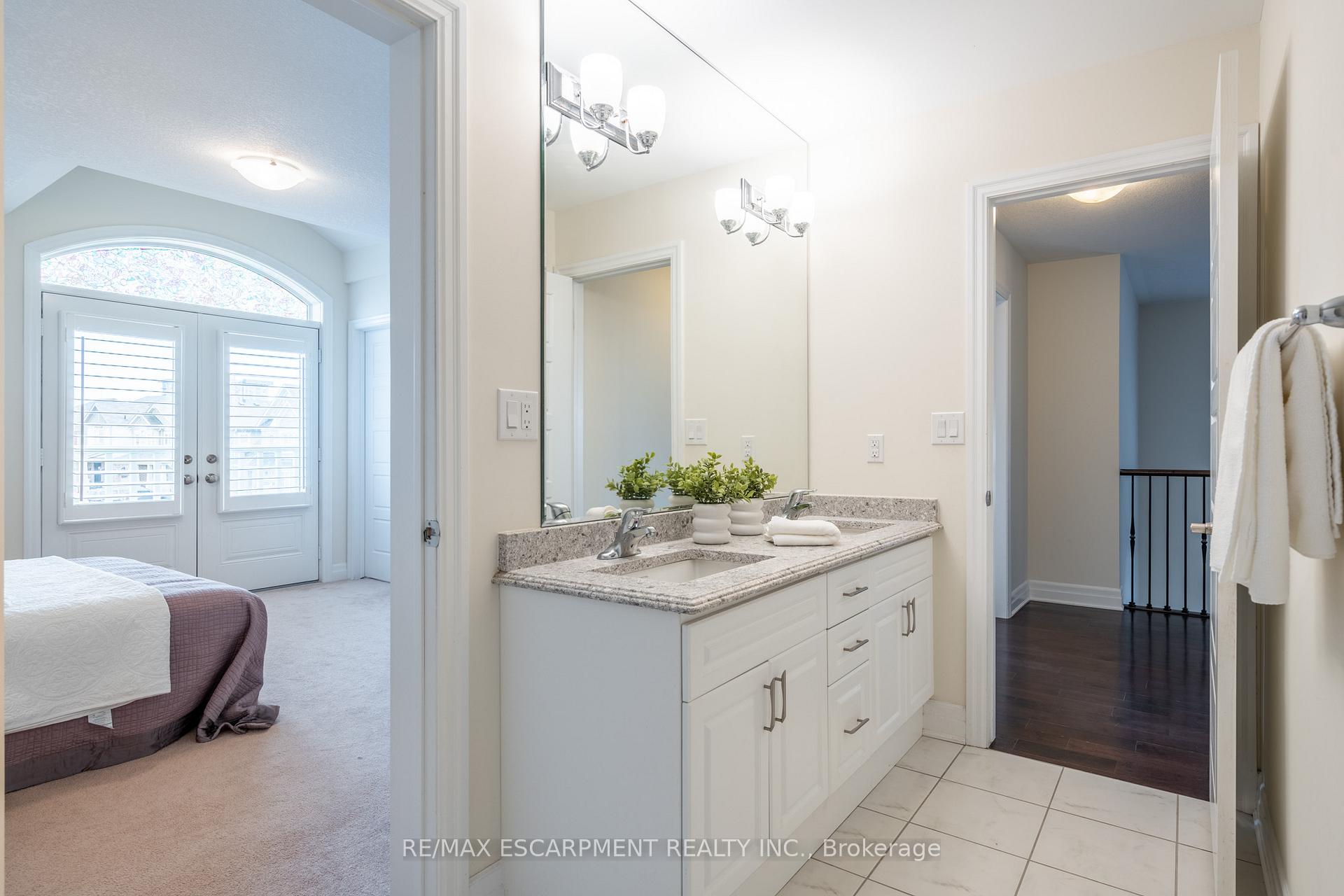 Photo 12 of 31 Forest Ridge Avenue, Hamilton, Waterdown — HOMEH