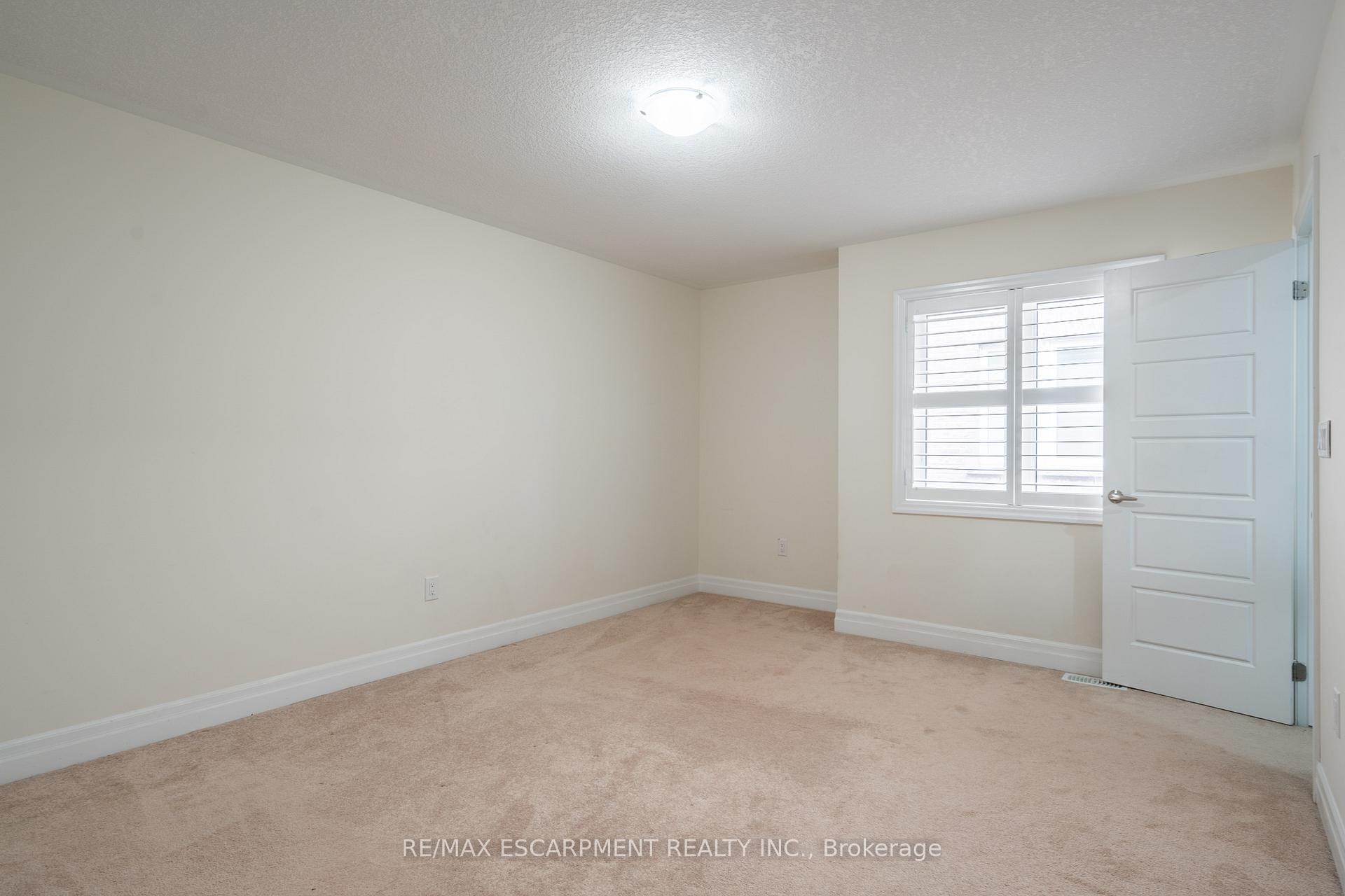 Photo 14 of 31 Forest Ridge Avenue, Hamilton, Waterdown — HOMEH
