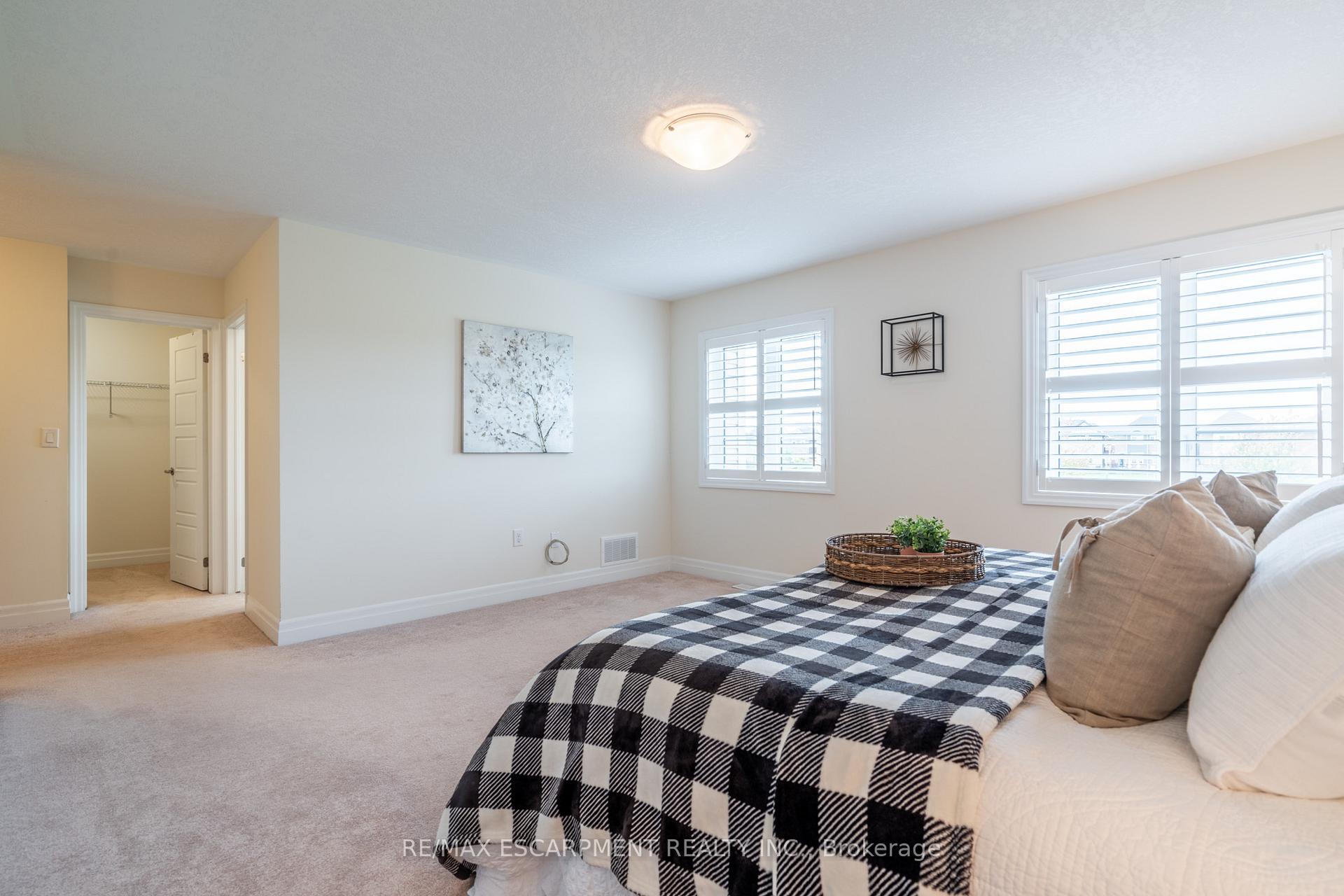 Photo 24 of 31 Forest Ridge Avenue, Hamilton, Waterdown — HOMEH