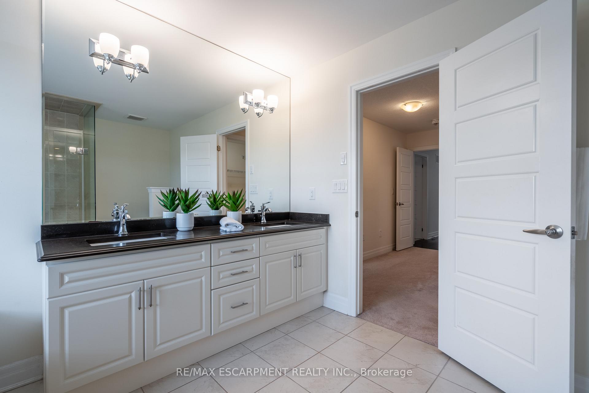 Photo 23 of 31 Forest Ridge Avenue, Hamilton, Waterdown — HOMEH