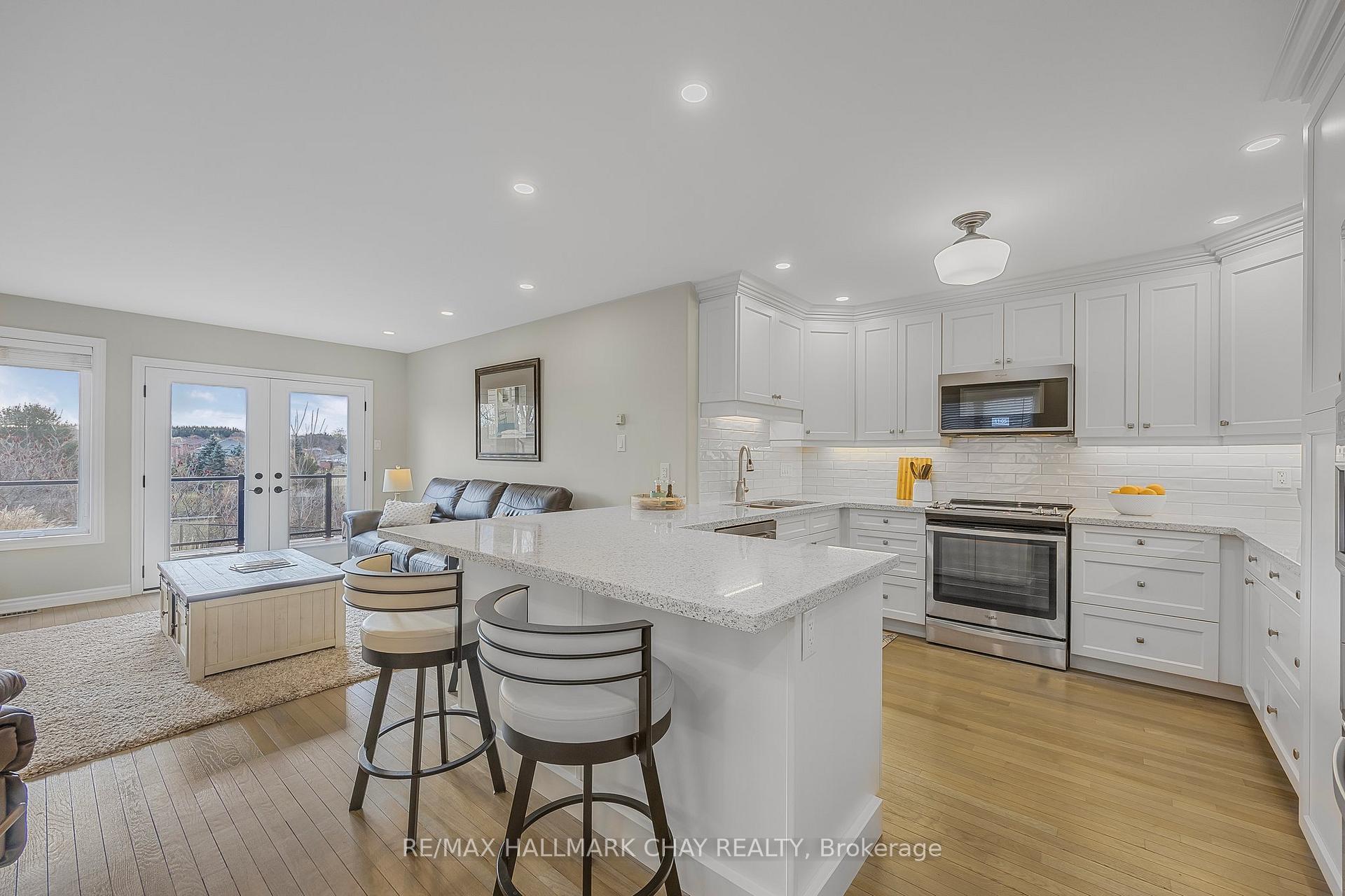 Photo 3 of 53 Logan Court, Barrie, Holly — HOMEH