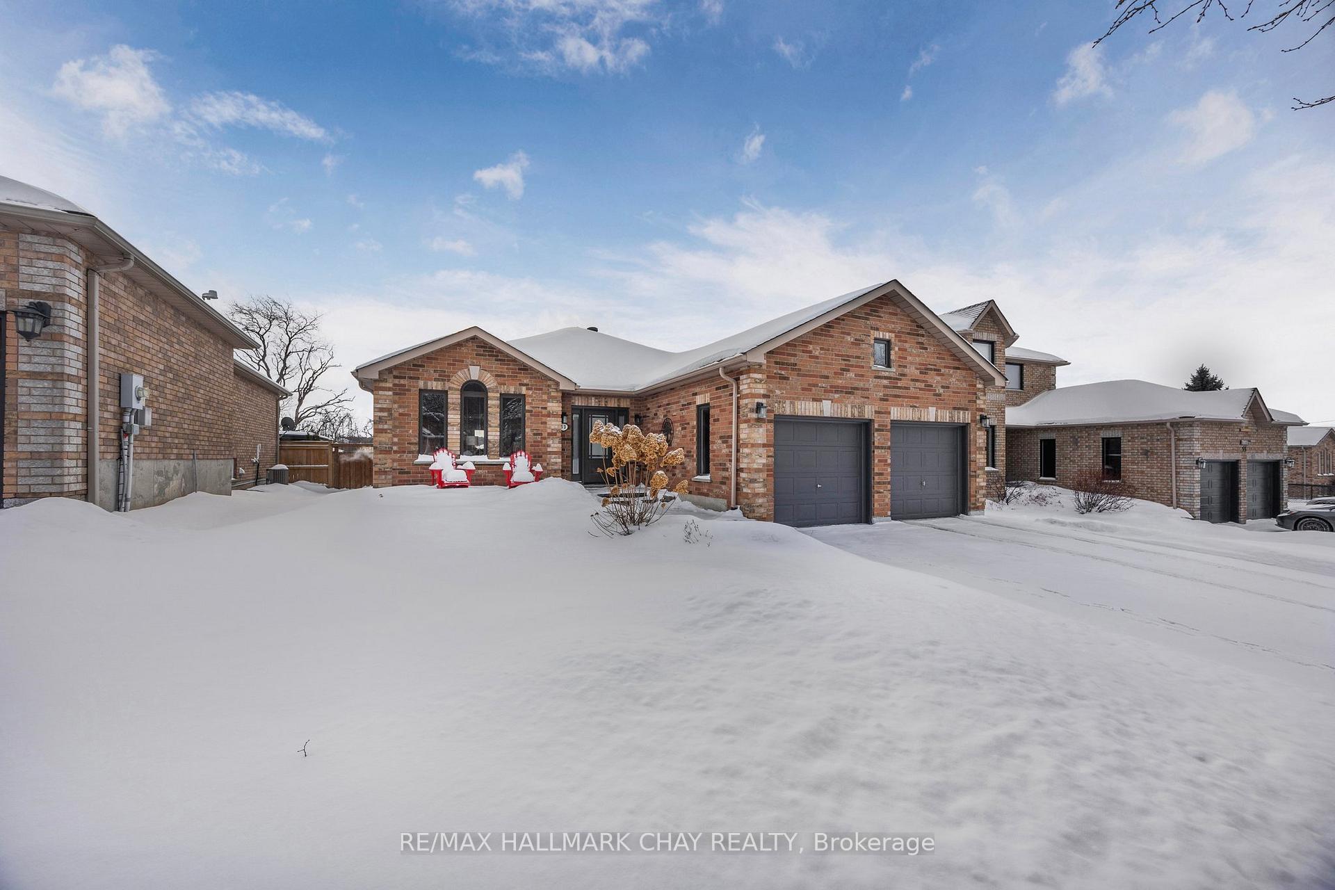 Photo 18 of 53 Logan Court, Barrie, Holly — HOMEH