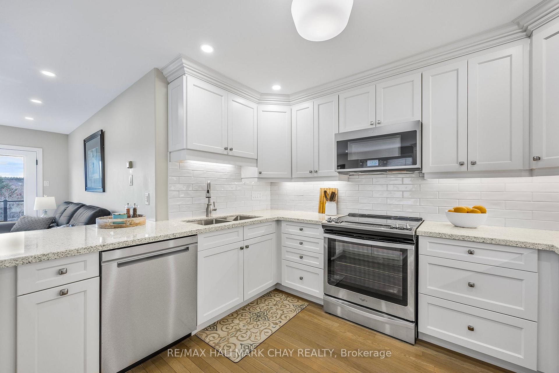 Photo 14 of 53 Logan Court, Barrie, Holly — HOMEH